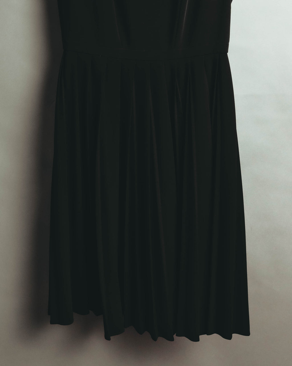 "Max Mara Studio" 00's-10's Elegant sleeveless pleated midi dress