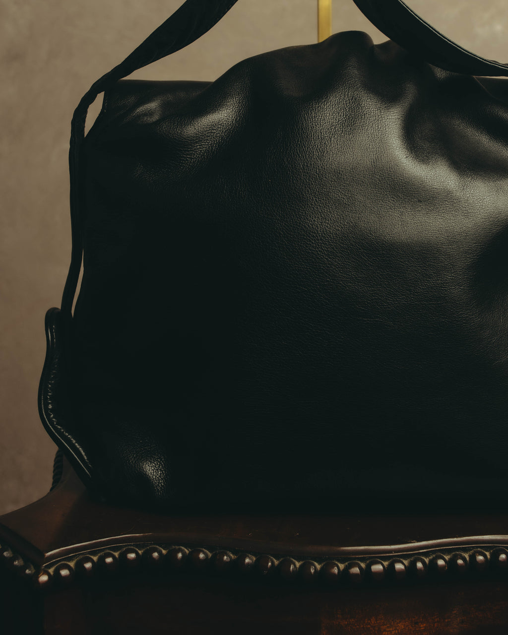 -SPECIAL- "Gucci" 80's Vintage tiger head leather draping shoulder bag with crest charm