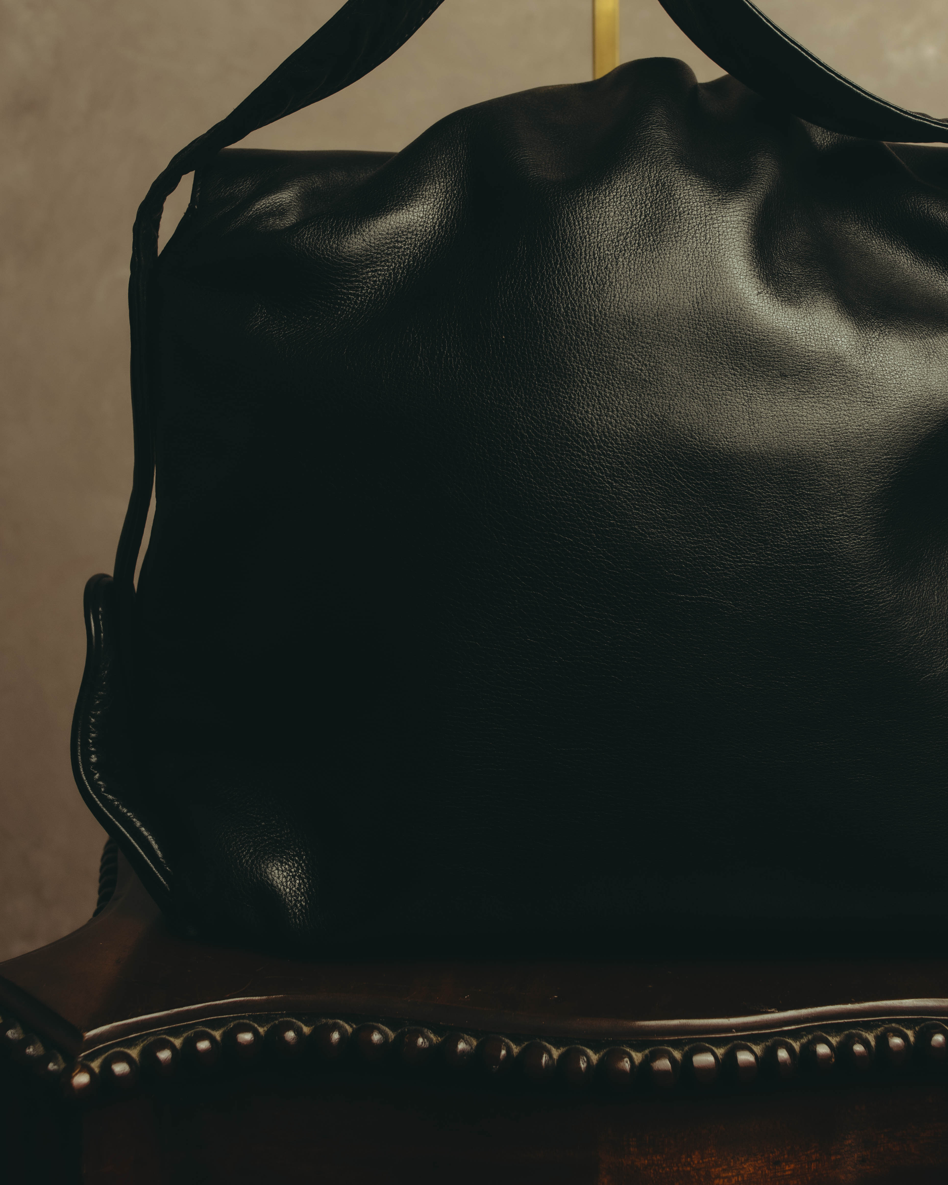 -SPECIAL- "Gucci" 80's Vintage tiger head leather draping shoulder bag with crest charm