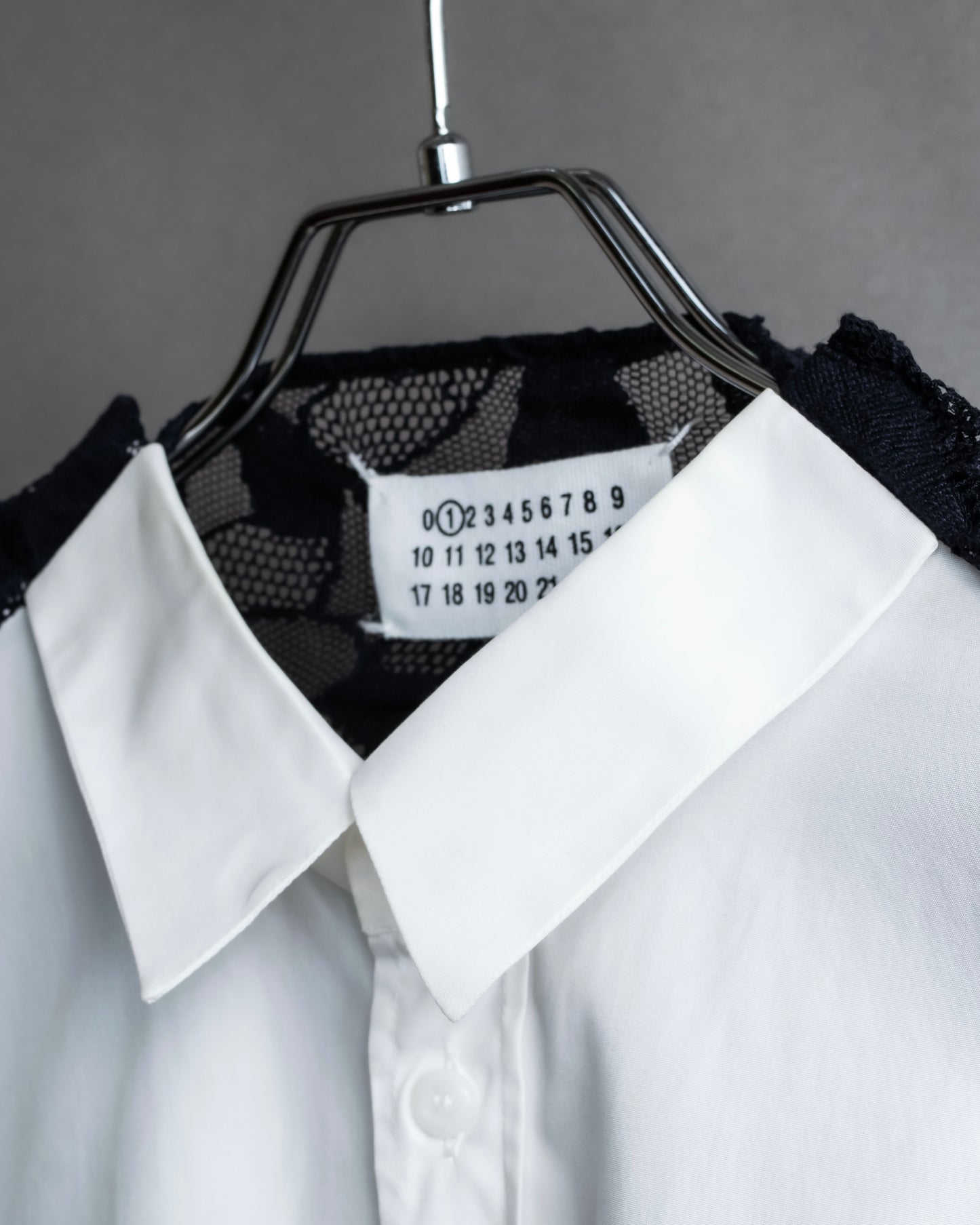 “Maison Margiela 20SS”  Back lace attached design shirt