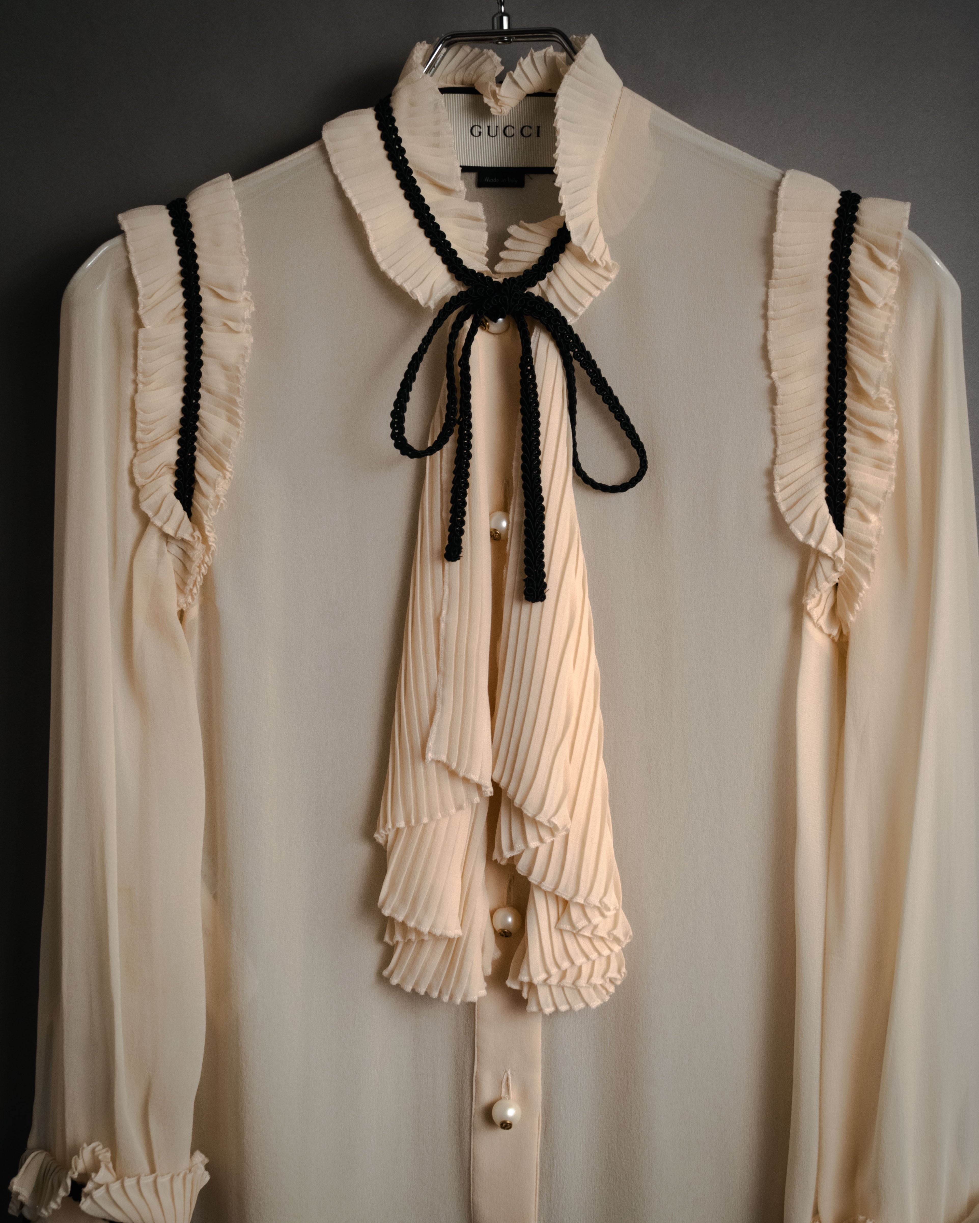 トップス Gucci vintage bow ribbon tie top GUCCI - Silk Frill Bow Blouse - Beige - Size 38 - 2017 Season