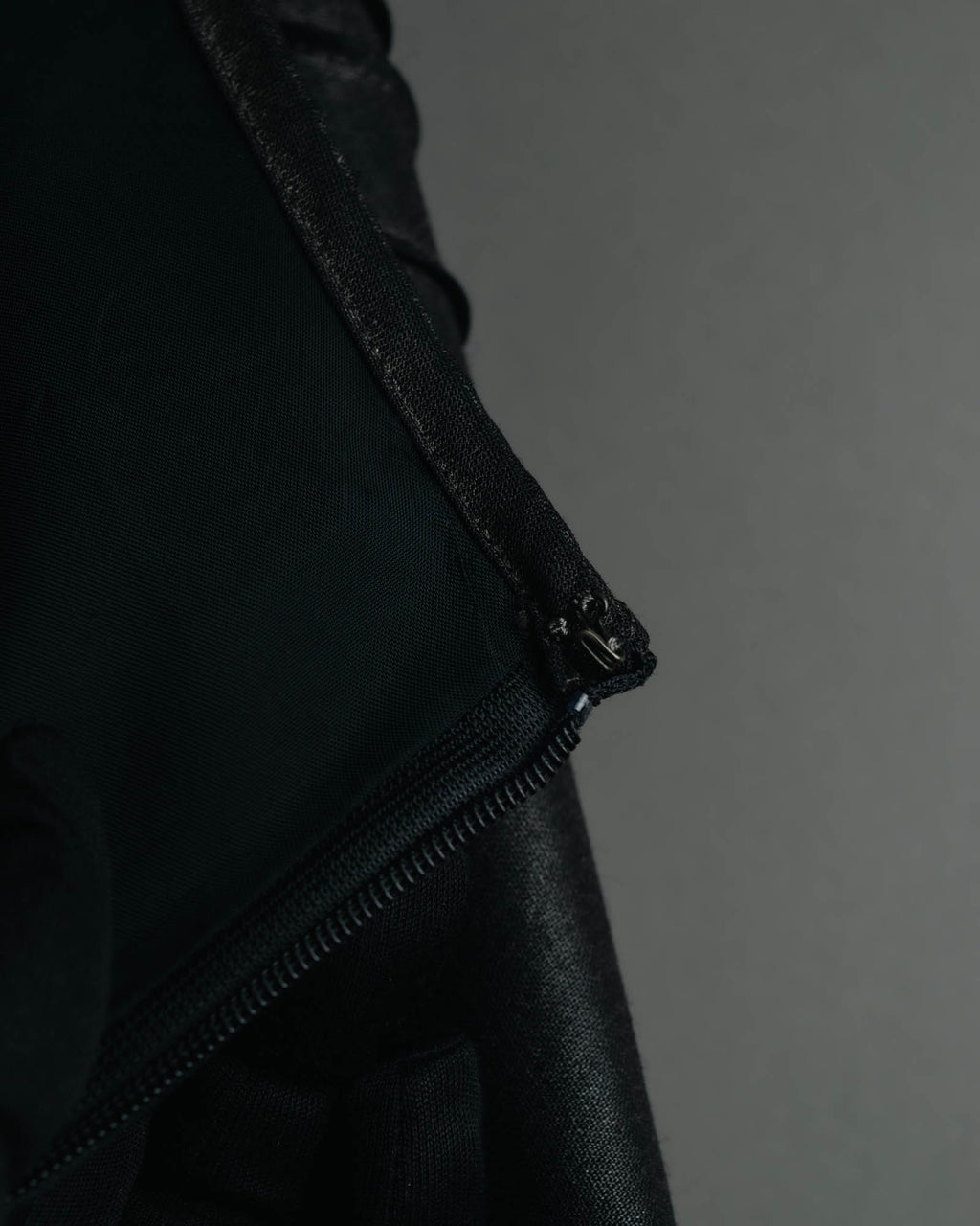 "JUNYA WATANABE COMME des GARÇONS" 00's Glossy raw hem flared long skirt