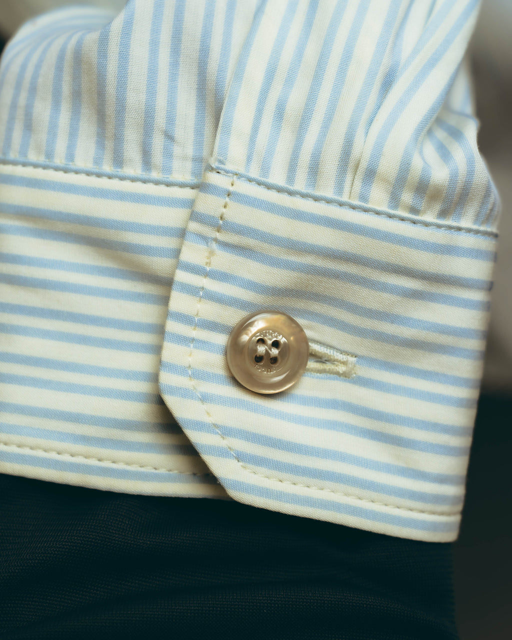 -SPECIAL- “GUCCI” 2017-2019 Floral embroidered ruffled striped shirt