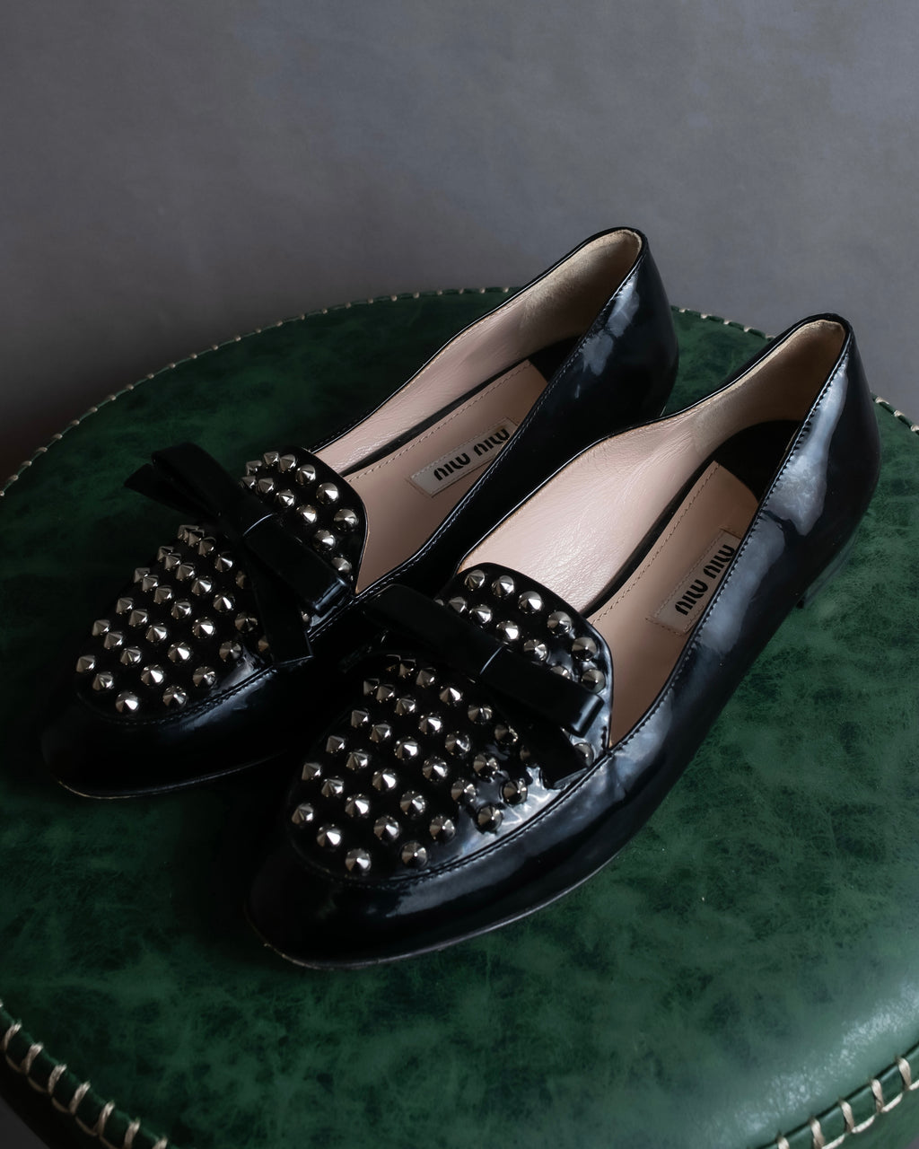 "MIU MIU" Stud＆ribbon design metal heel pumps