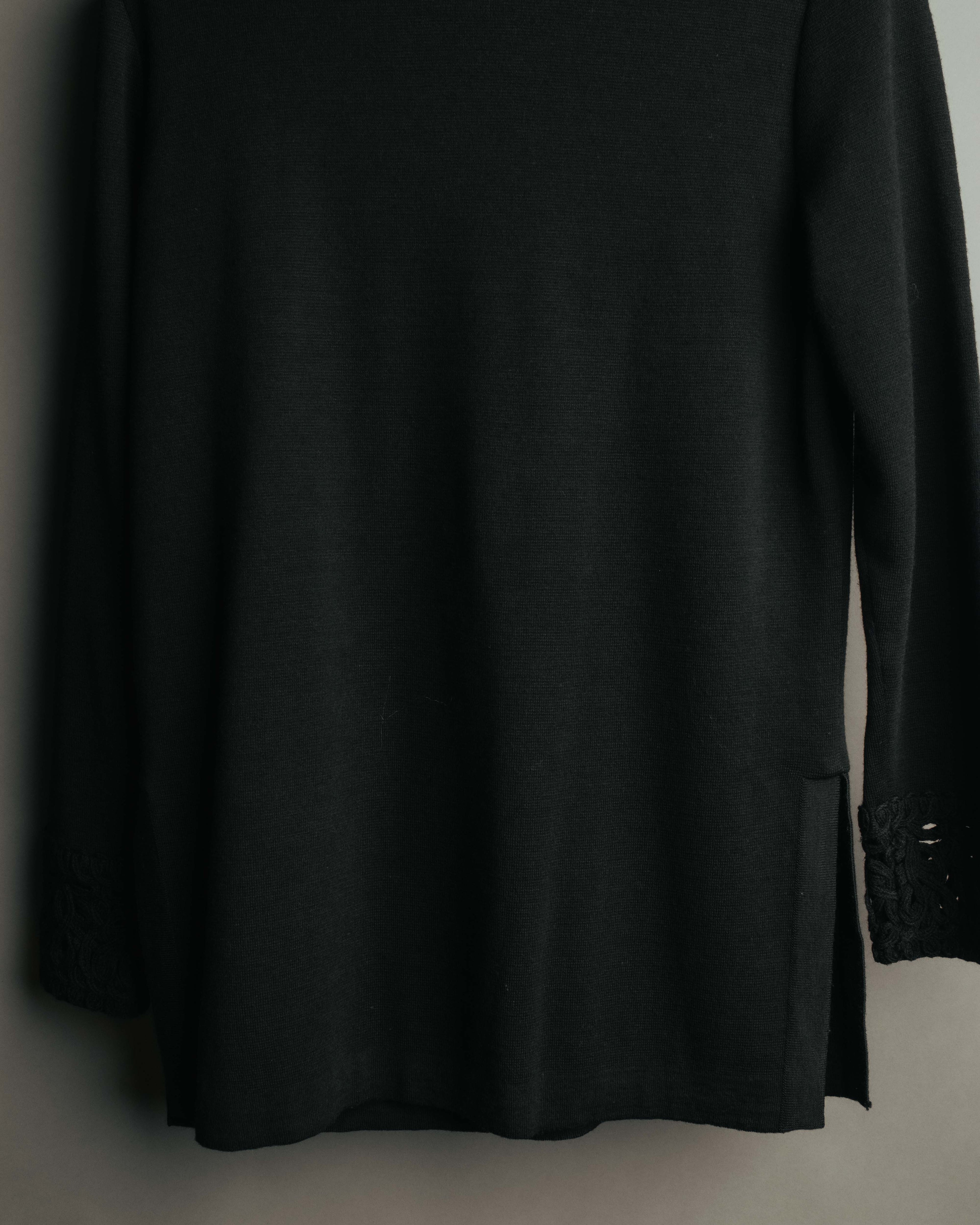 -SPECIAL- “Yves Saint Laurent” 90’s crochet collar pearl button knit pullover