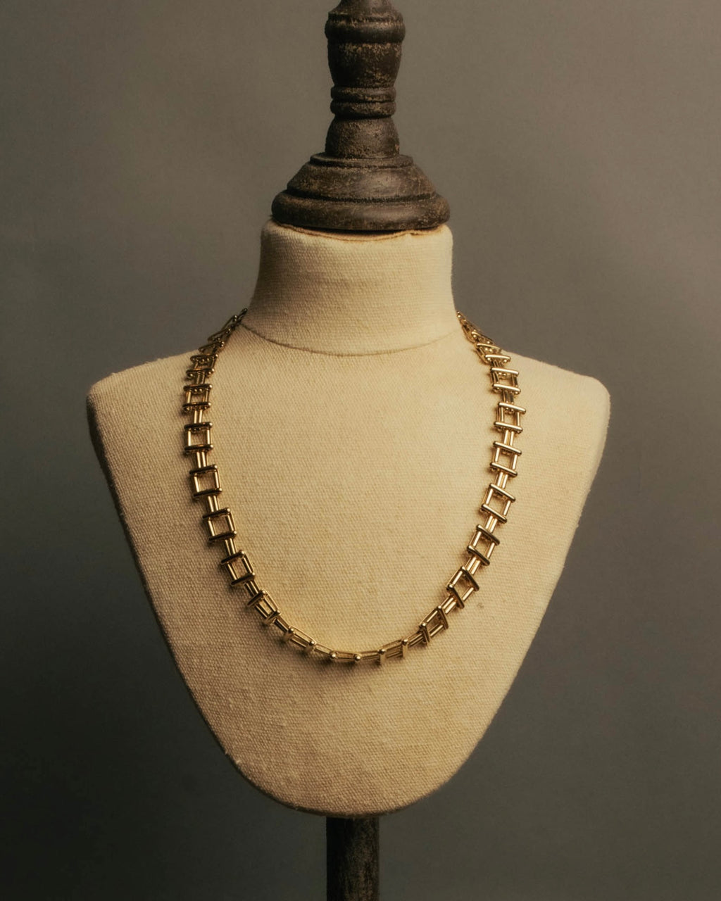 “Vintage“ Geometric link gold tone necklace