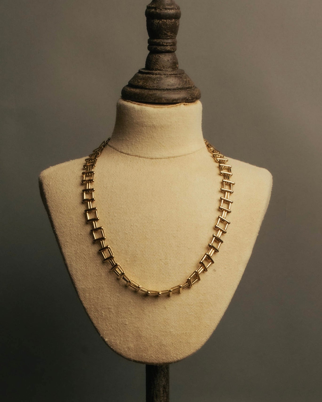 “Vintage“ Geometric link gold tone necklace