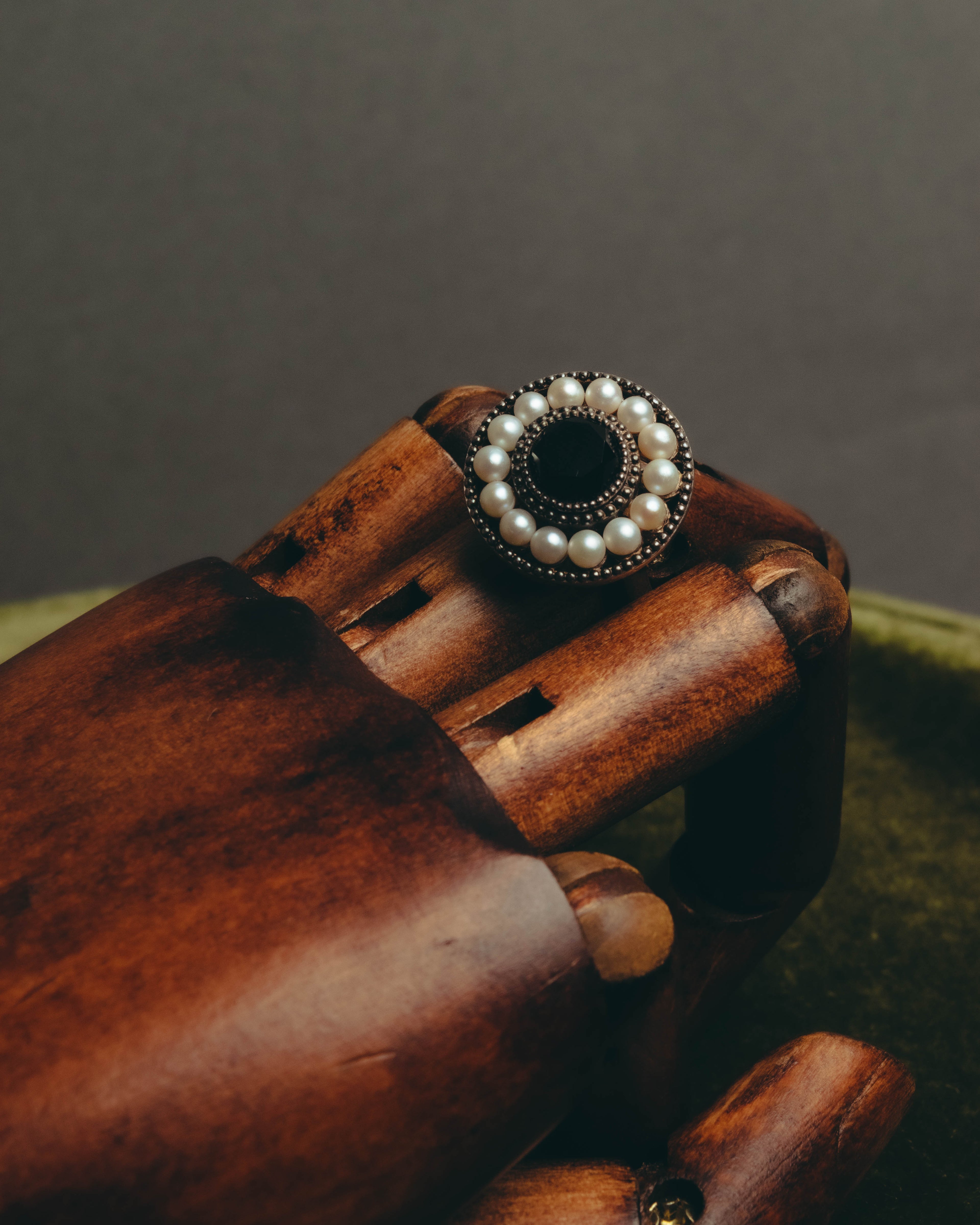 -SPECIAL- “Tiffany & Co.” 2000’s Pearl and black stone Ziegfeld cocktail ring