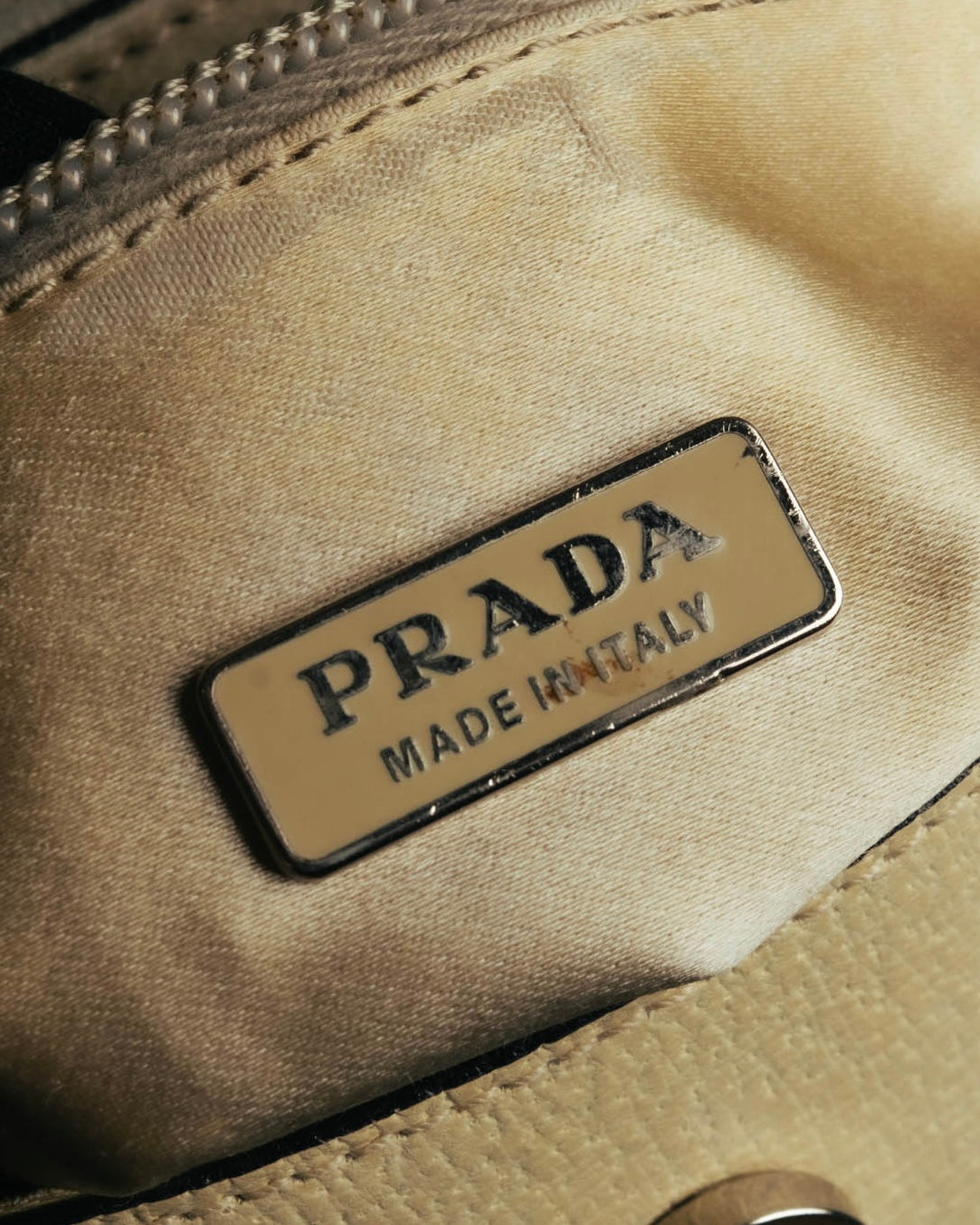 "PRADA" 90's-00's Cream pebbled leather shoulder bag