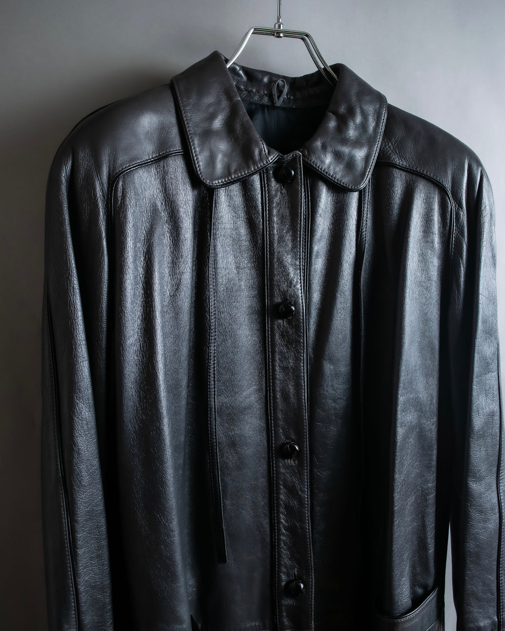 "VALENTINO" Power shoulder detail shape leather coat