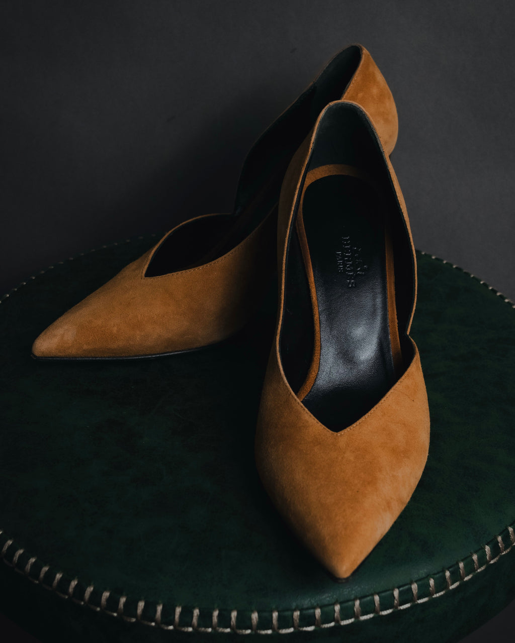 "HERMES" 00’s-10’s Suede V-cut  sculptural wood heel pumps