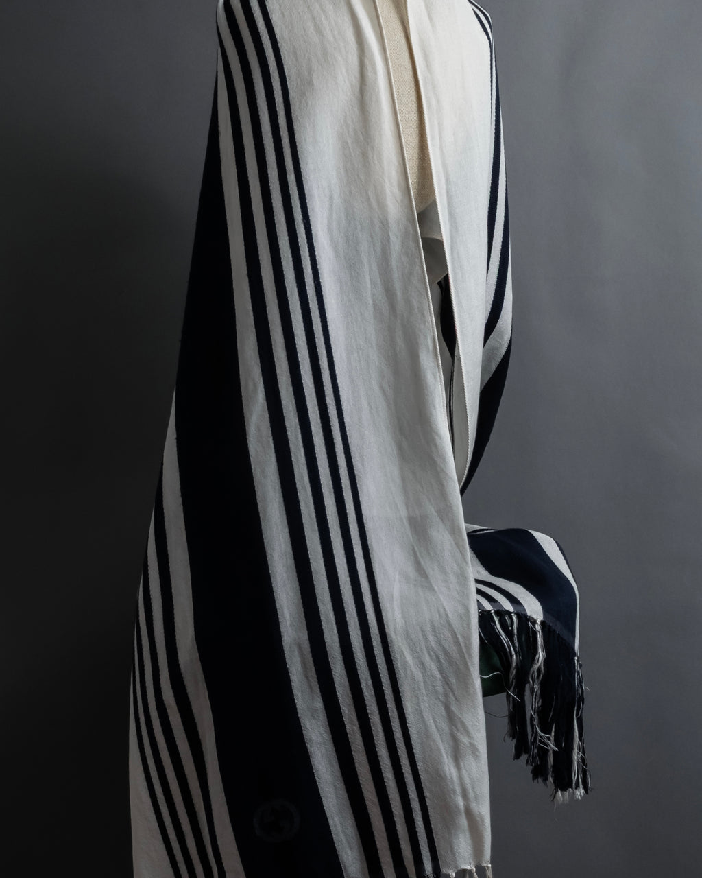 "GUCCI" 90's-00's Line fringe design two-tone long stole