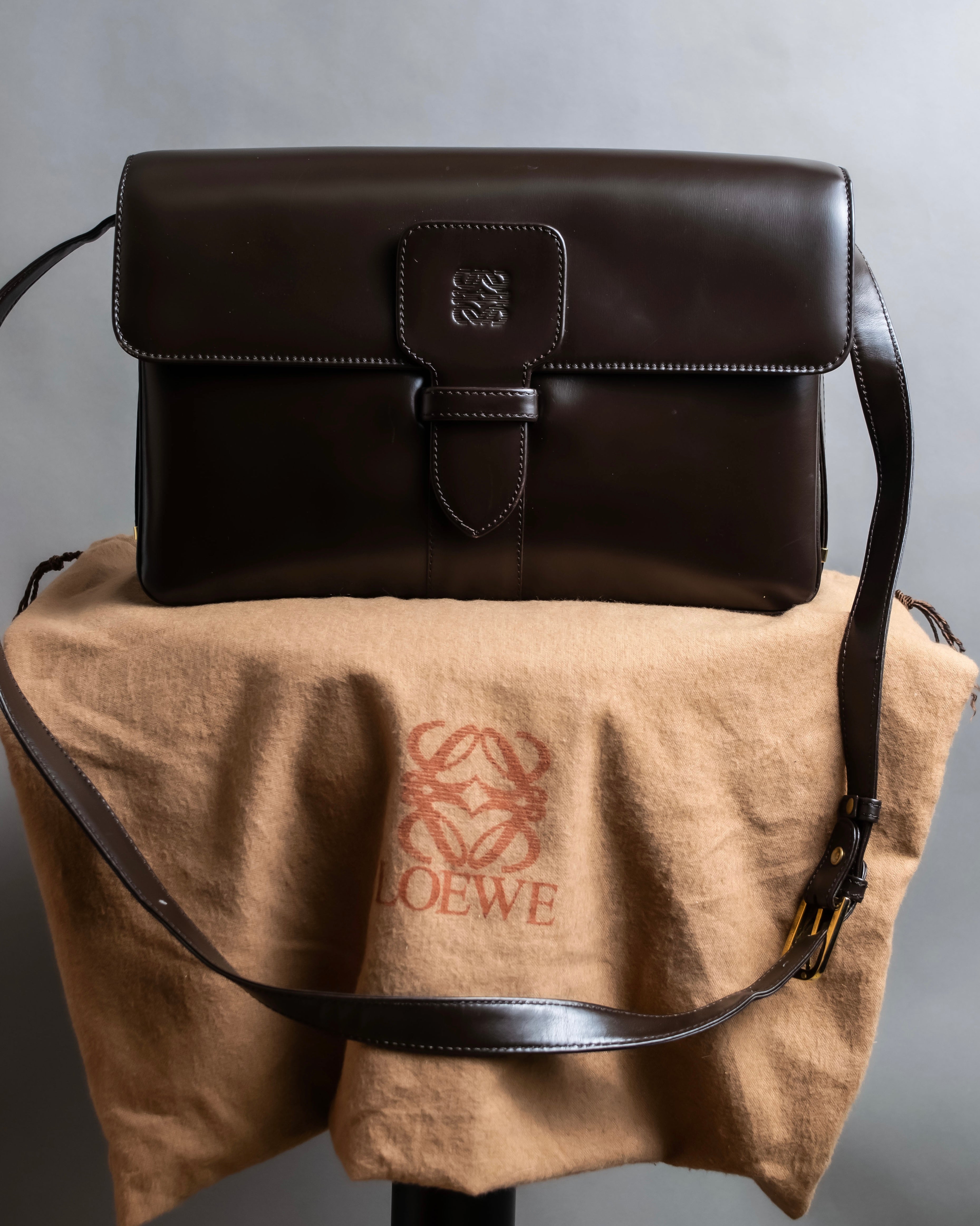 "LOEWE" Logo engraved belt design glass leather shoulder bag