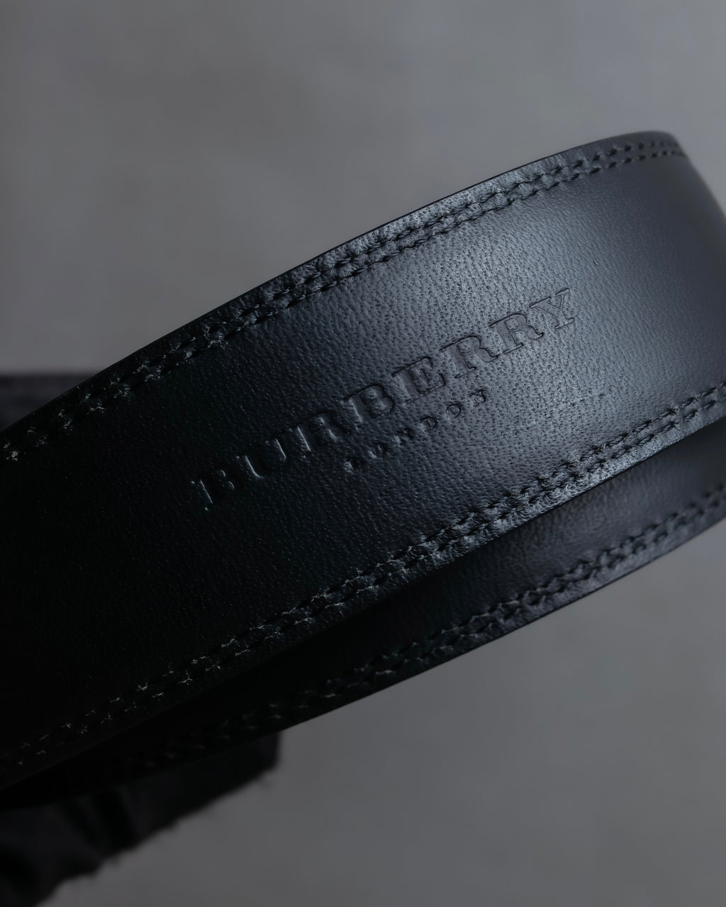 "BURBERRY" Equestrian Knight design leather belt