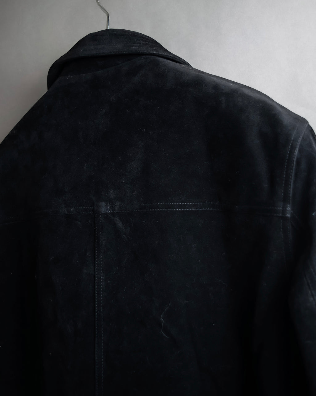 "VERSACE sport"
Stand collar double zipper suede blouson