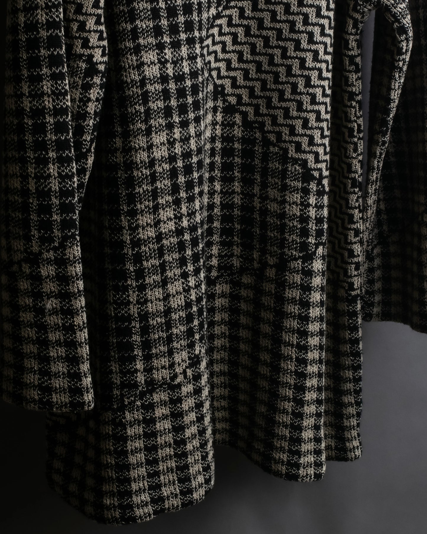 "FENDI" Houndstooth & zigzag pattern turtleneck tunic pullover