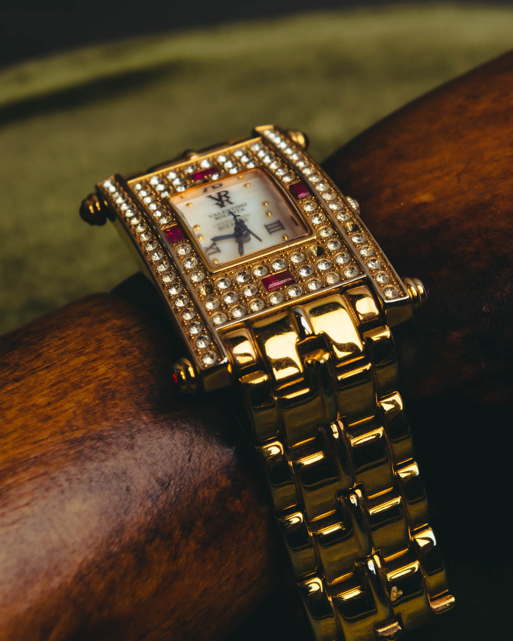 "VALENTINO ROLENTA" 90's-00's Decorative rhinestone quartz watch