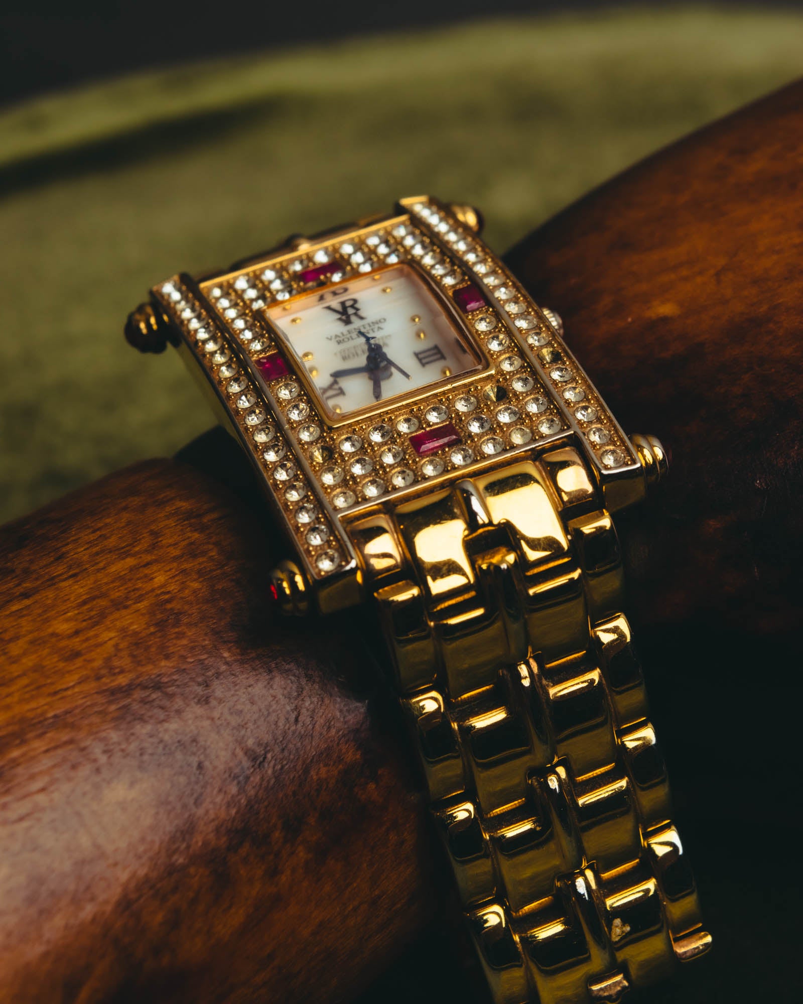 "VALENTINO ROLENTA" 90's-00's Decorative rhinestone quartz watch