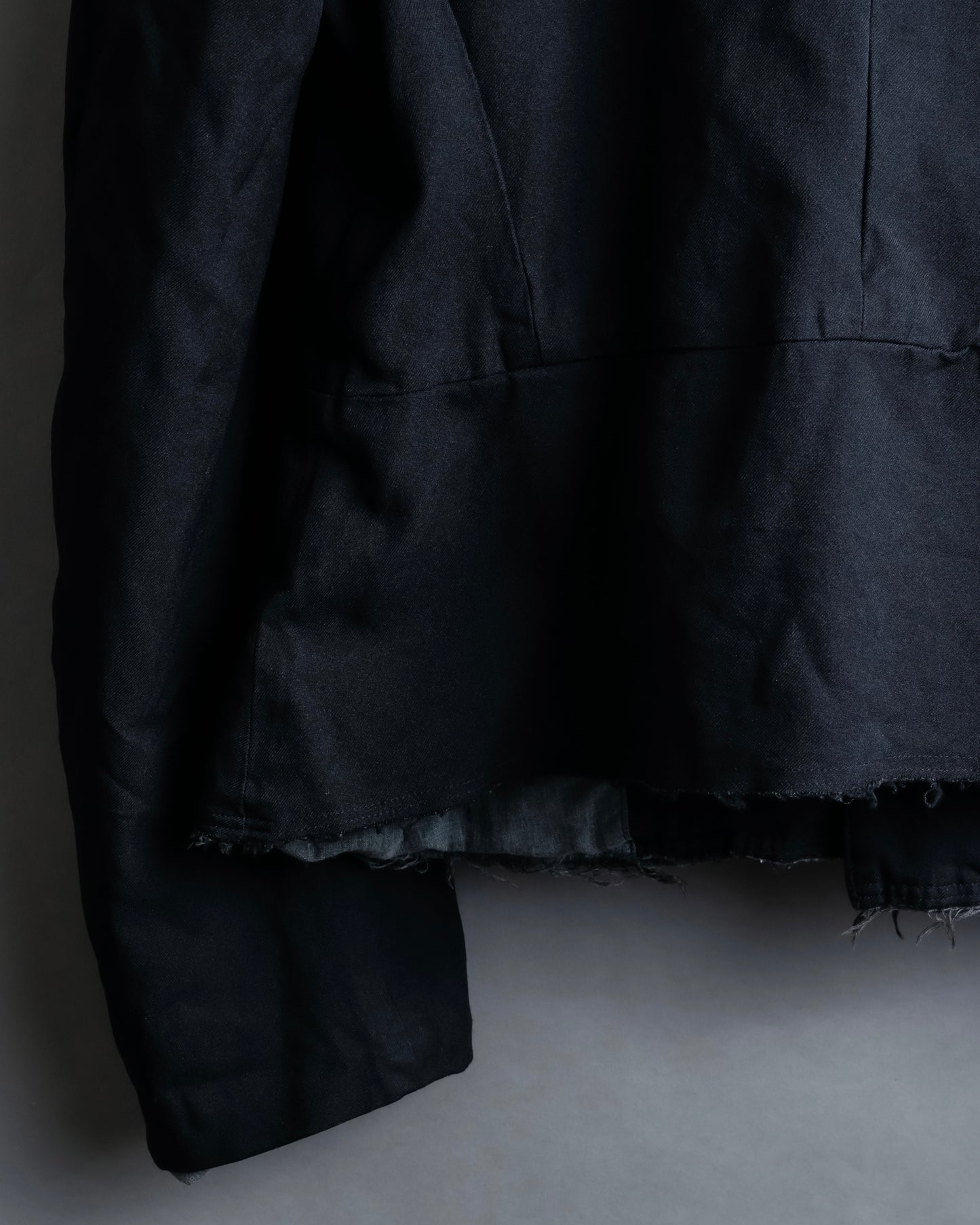 "COMME des GARCONS
COMME des GARCONS" 6 button detail raw edge jacket