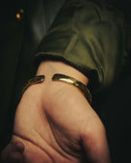 -SPECIAL- “BOTTEGA VENETA” 00’s-10’s Natural stone set ribbed sculptural cuff