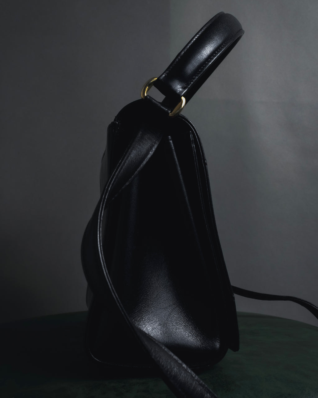 -SPECIAL- "VALENTINO GARAVANI" 90’s-00’s V corner hardware leather top handle bag