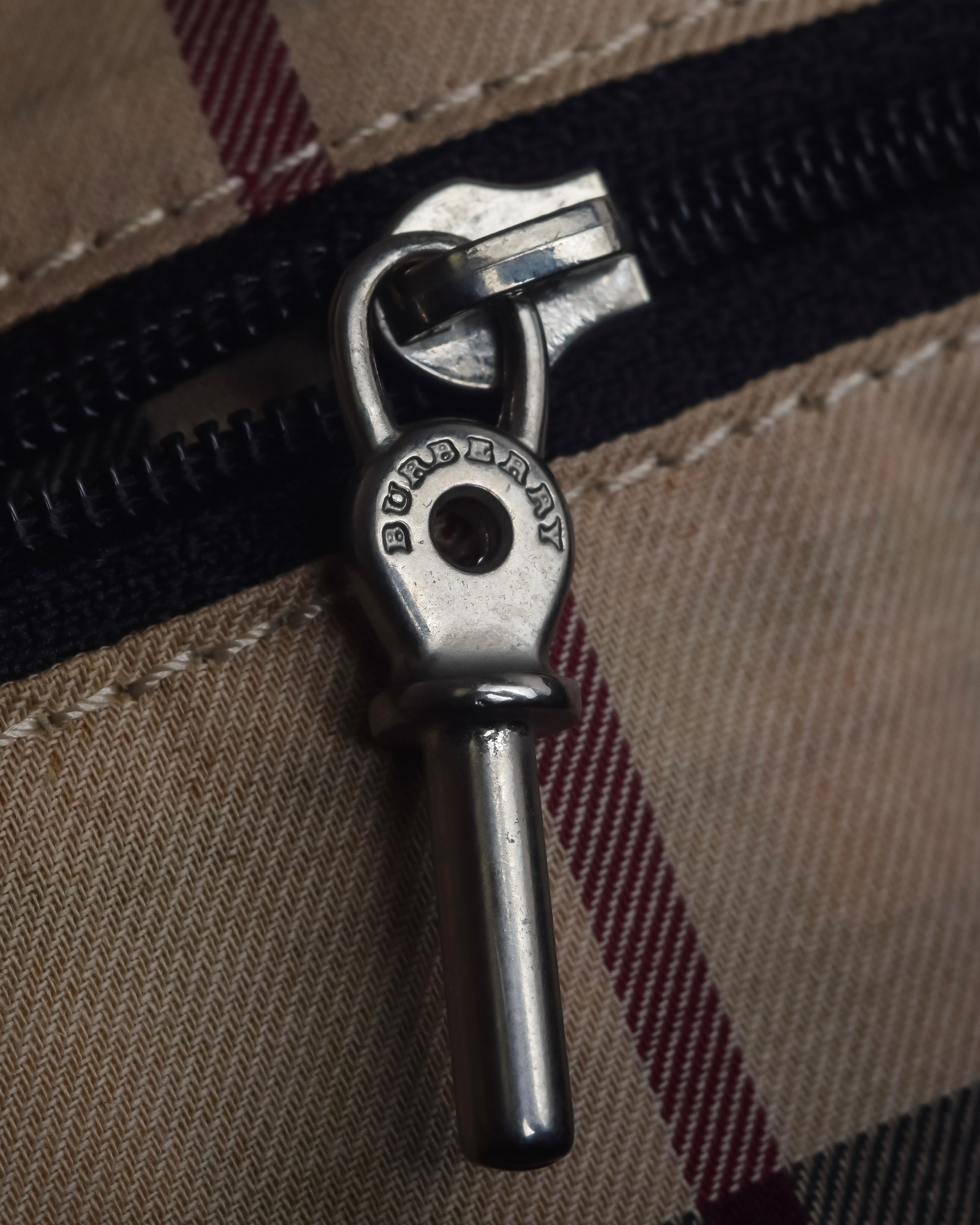 "BURBERRY" Silver stud design grained leather one-handle bag