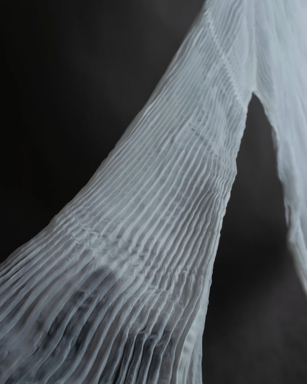 "ISSEY MIYAKE" High neck pleated sheer pullover