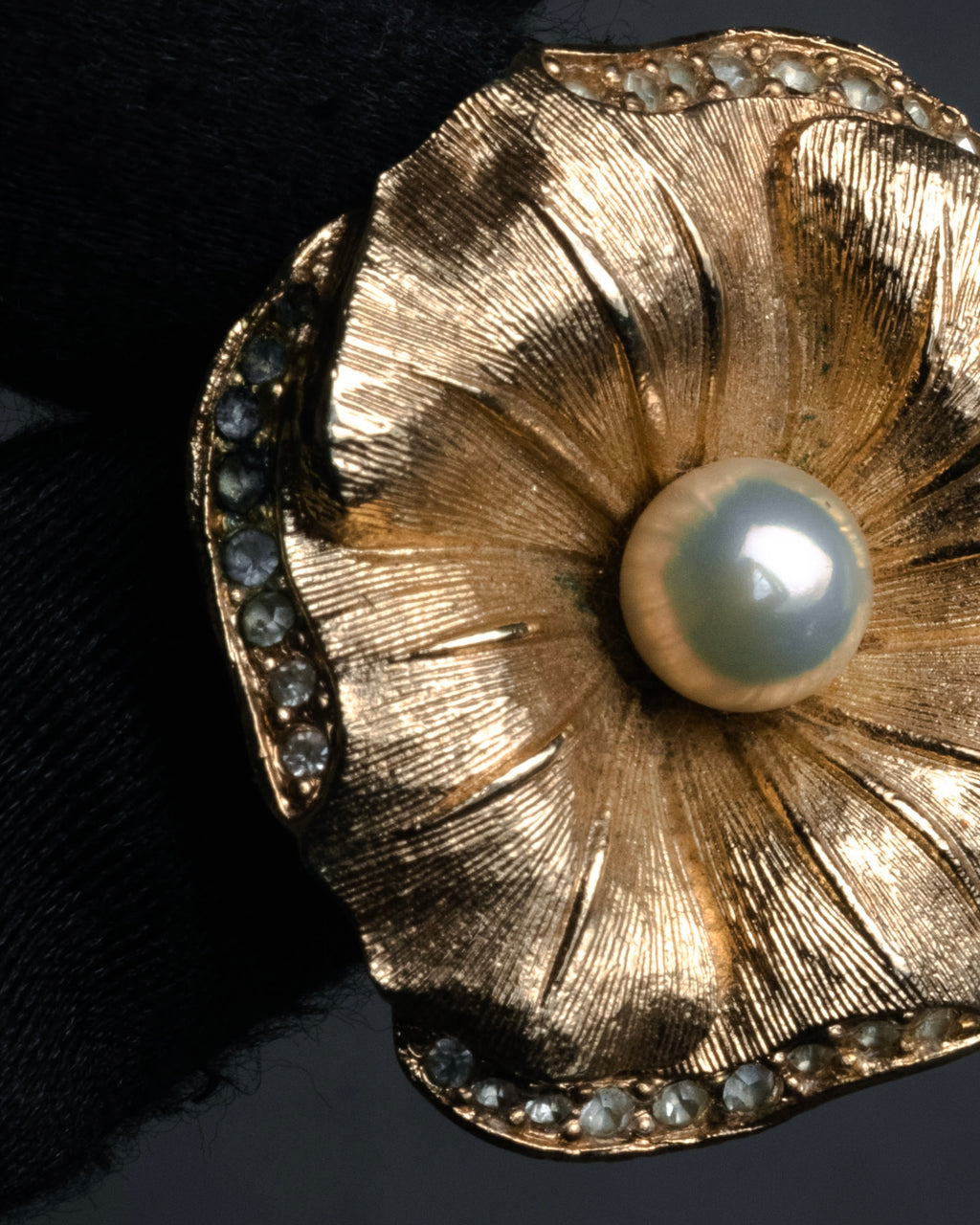 “Christian Dior” 70’s-80’s Pearl flower brooch