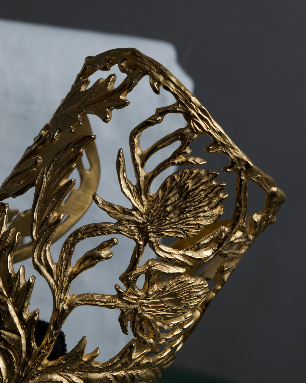 "Christian Dior" Botanical carving gold bangle