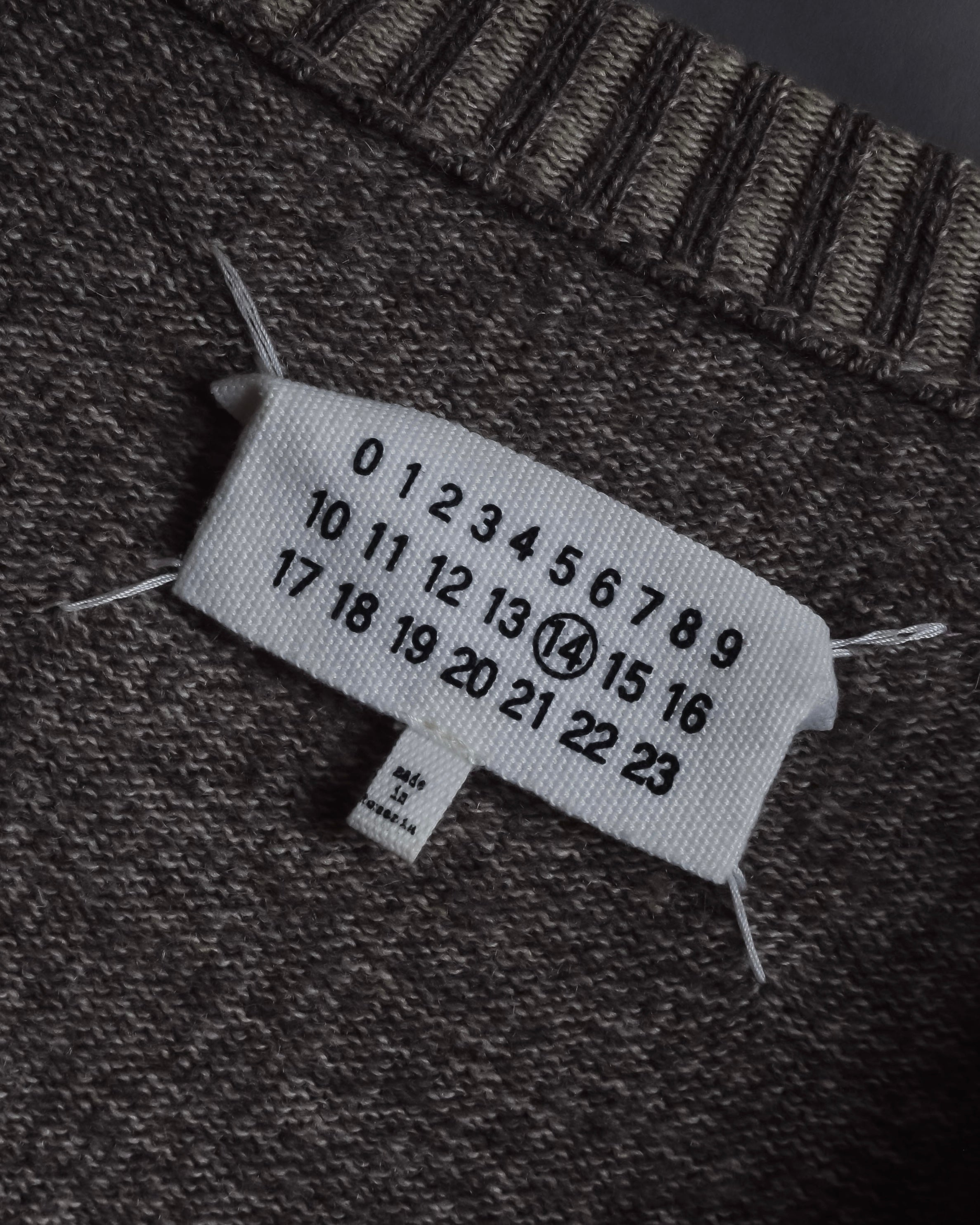 "MAISON MARGIELA" 13AW Patch accented low gauge wool cardigan