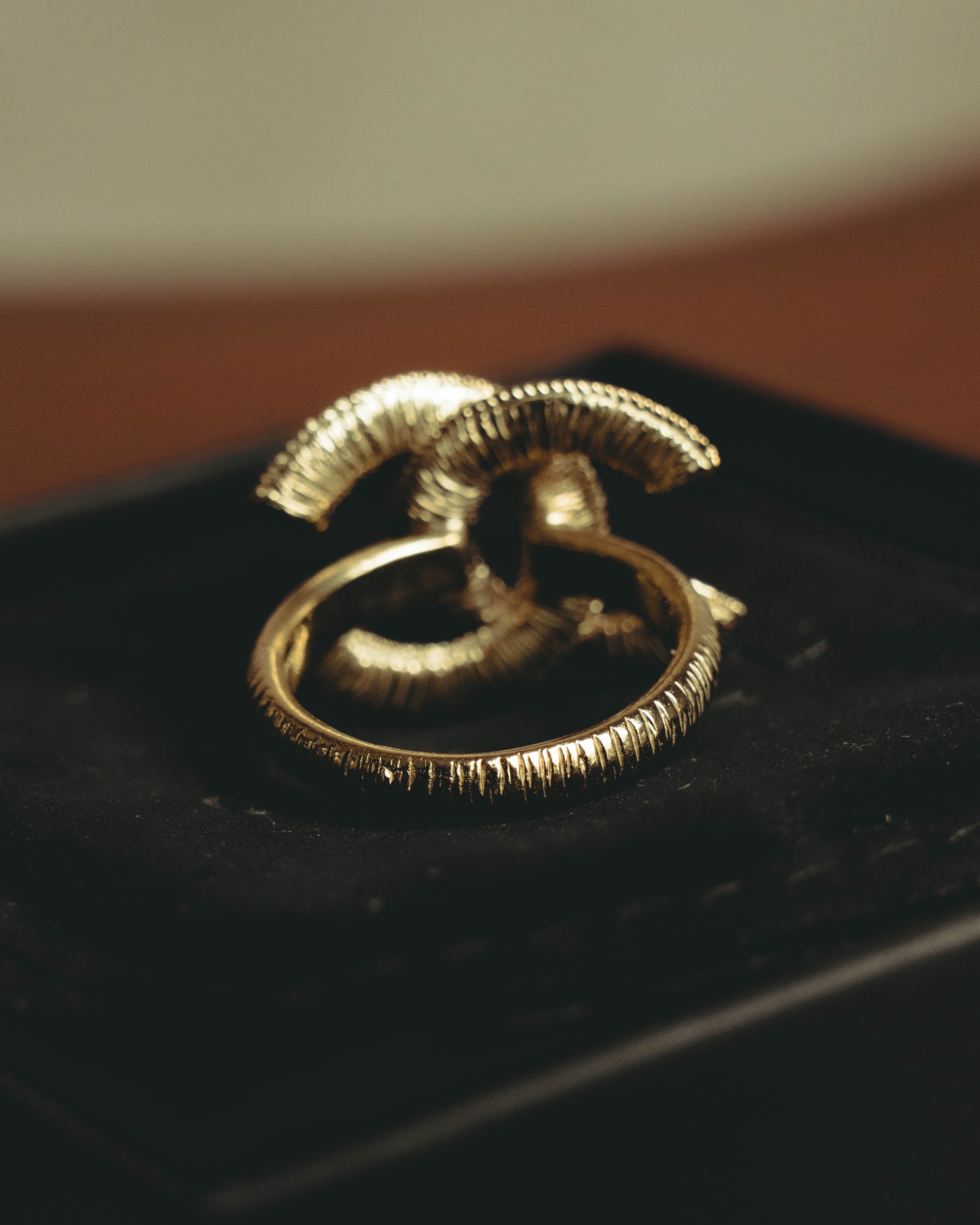 –SPECIAL– "CHANEL" Sculptural pearl double c costume ring