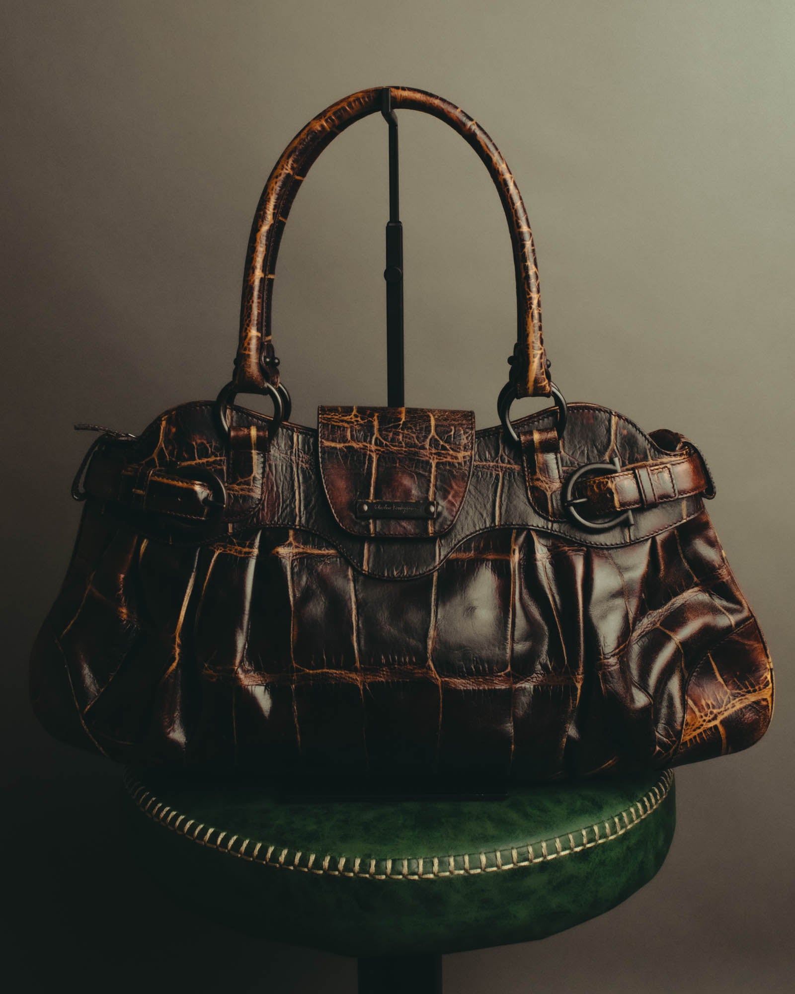 "Salvatore Ferragamo" 00's-10's Glossy crocodile embossed leather handbag