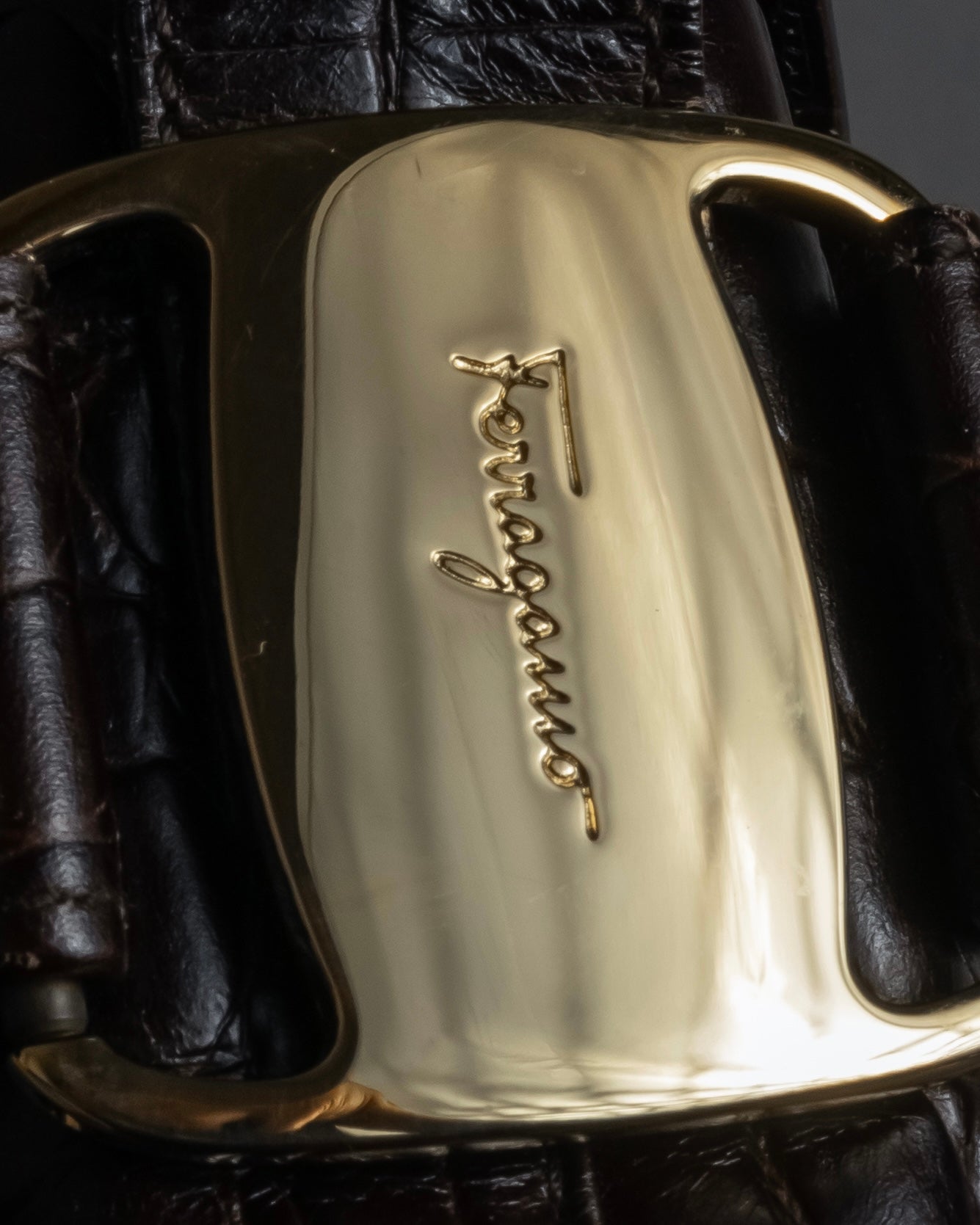 "Salvatore Ferragamo" 90’s crocodile embossed vara shoulder bag