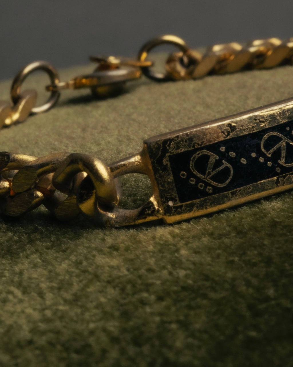 “VALENTINO“ 80’s-90’s Logo enamel ID chain bracelet