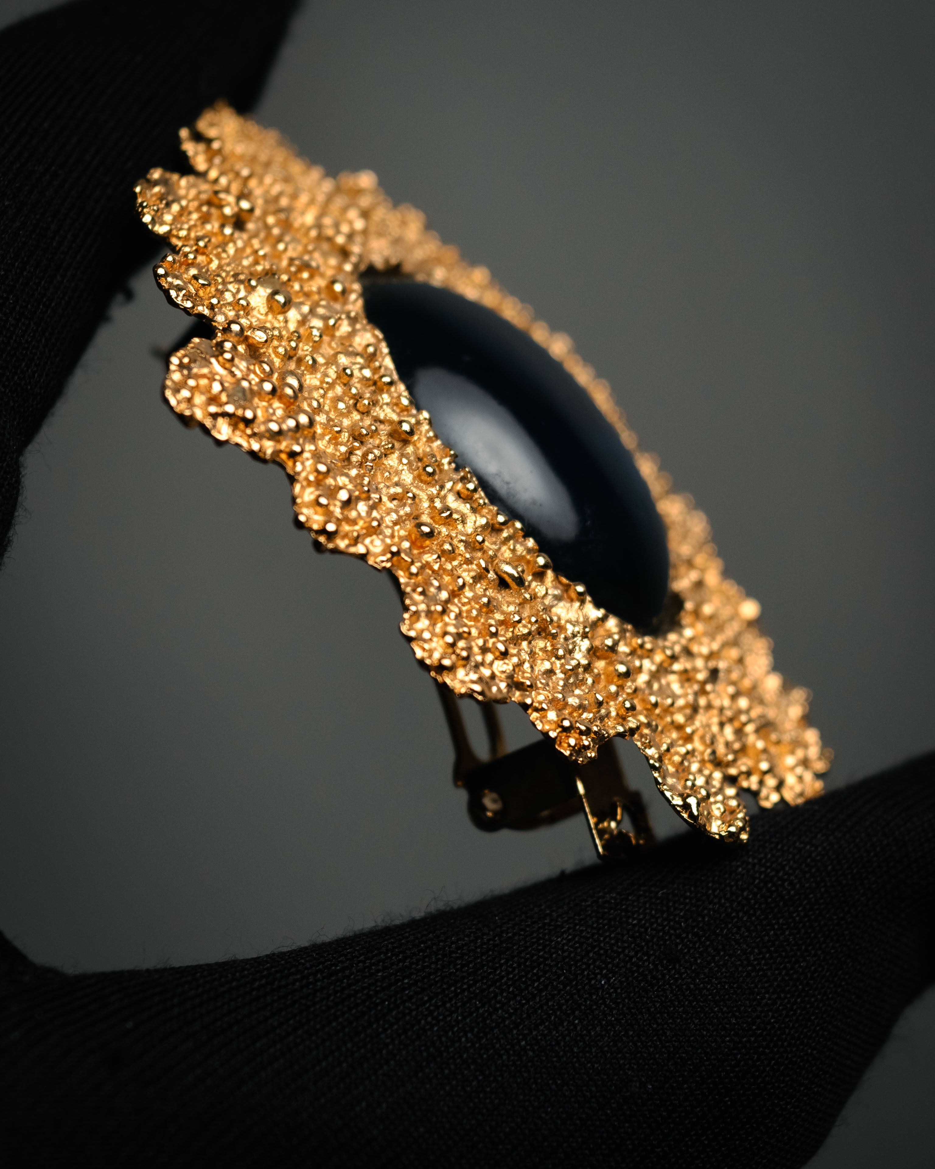 YVES SAINT LAURENT (イヴ・サンローラン) - バレッタ - ゴールド