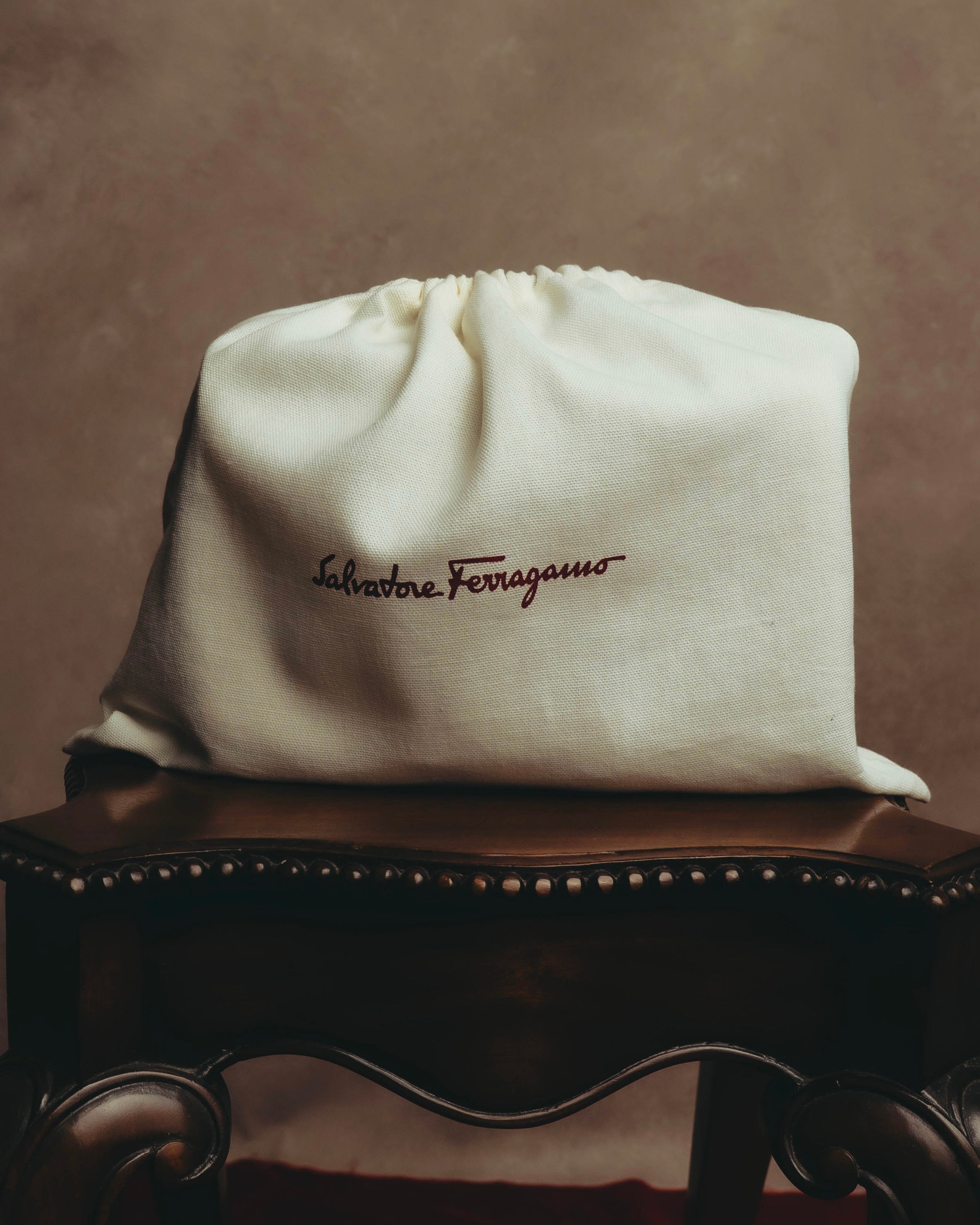 "Salvatore Ferragamo" 2010's-20's Ivory perforated leather chain shoulder bag