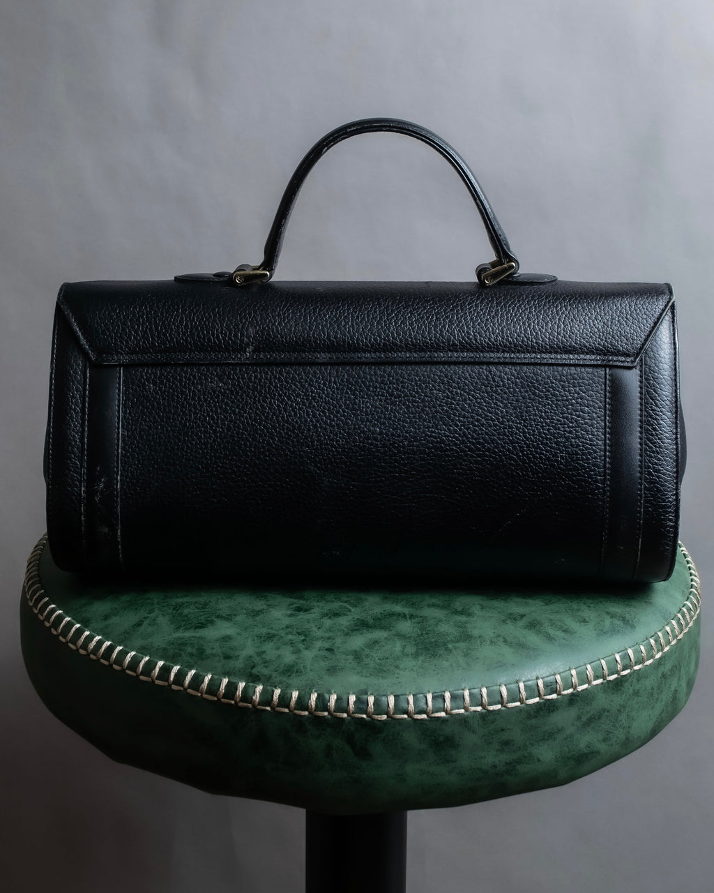 "BURBERRYS" Horizontal shape grained leather one-handle bag