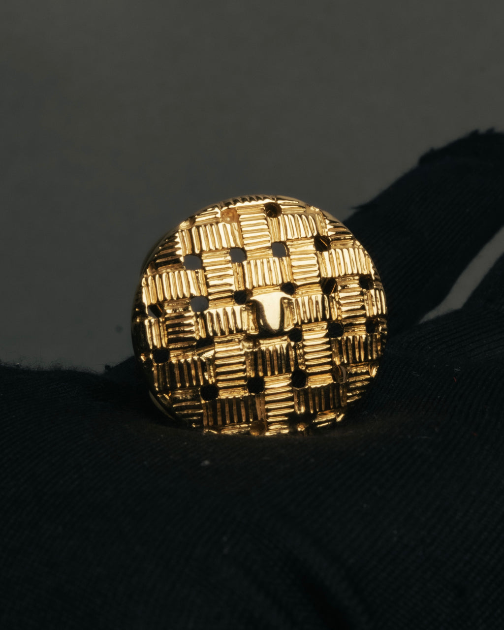 “Salvatore Ferragamo” 90’s-00’s Intrecciato motif scarf ring