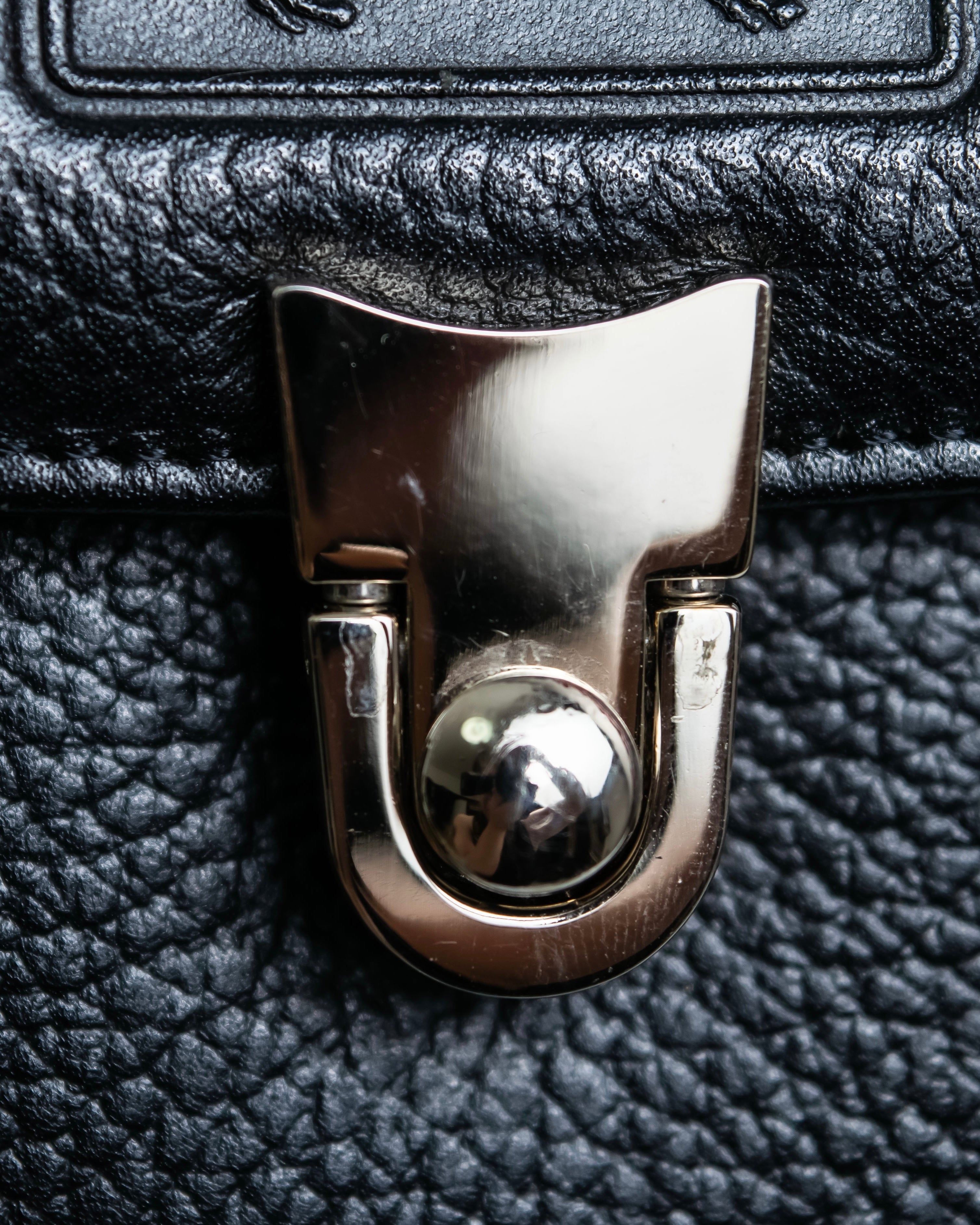 "BURBERRYS" Cylinder shaped leather one handle bag