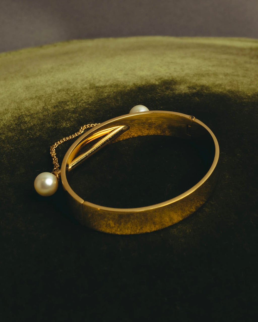 "Chloé" 2010's Gold tone pearl hinged cuff bracelet