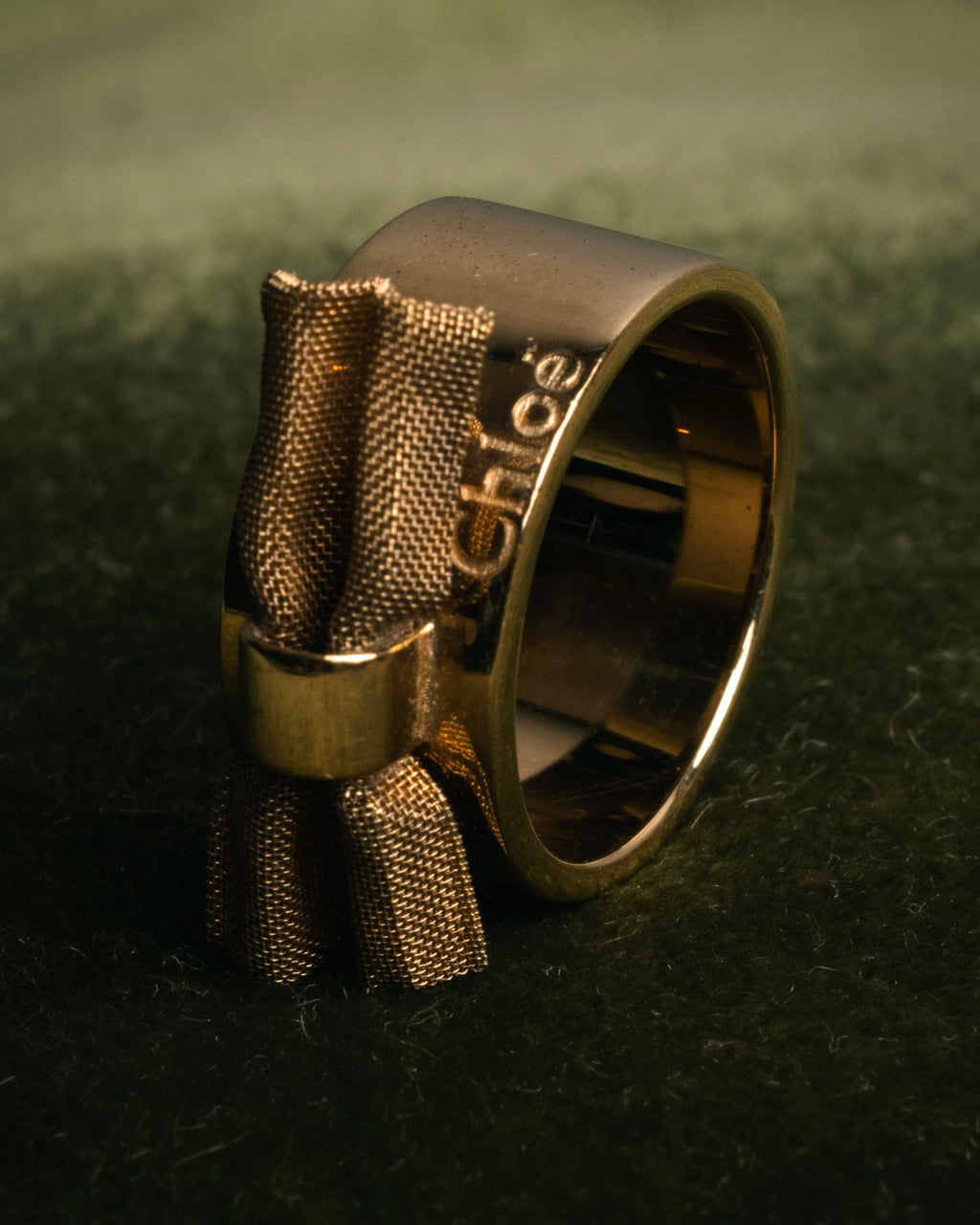 “Chloé” 2010’s mesh ribbon gold ring