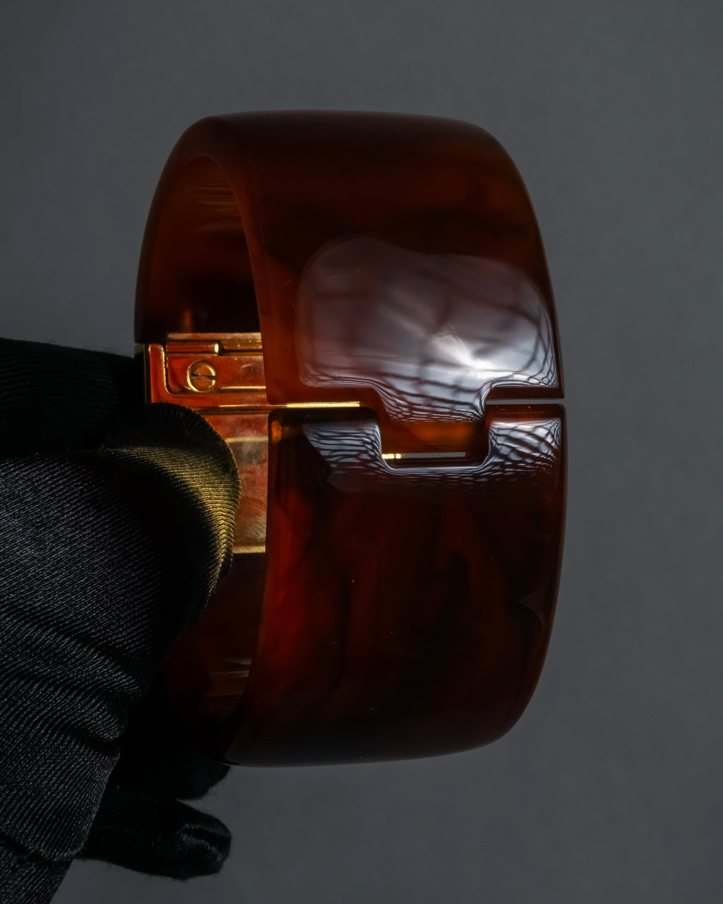 -MOOD Christmas Collections-
"PRADA" Miuccia Prada design tortoiseshell architectural bangle