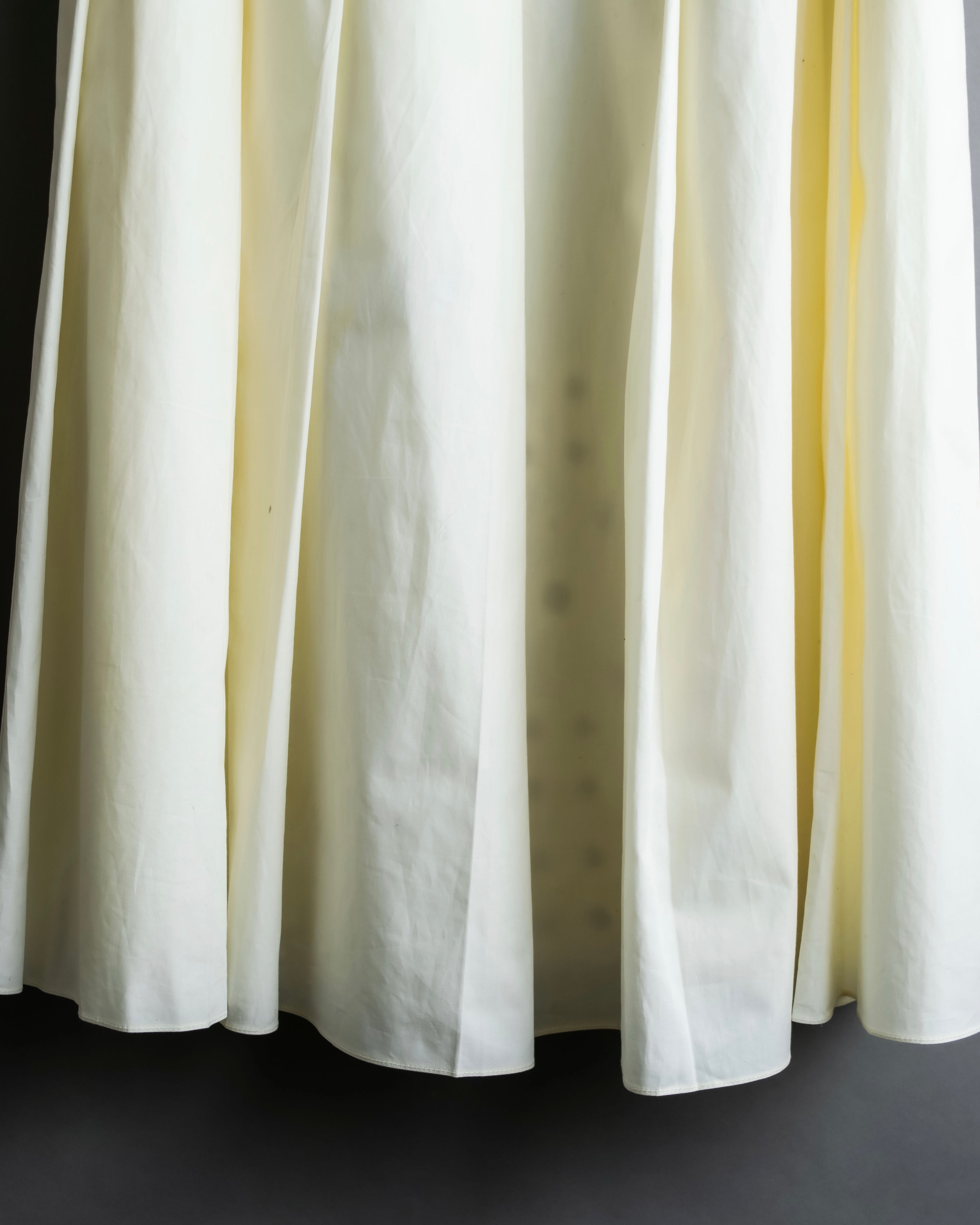 "FENDI" hole pattern and tack designed skirt