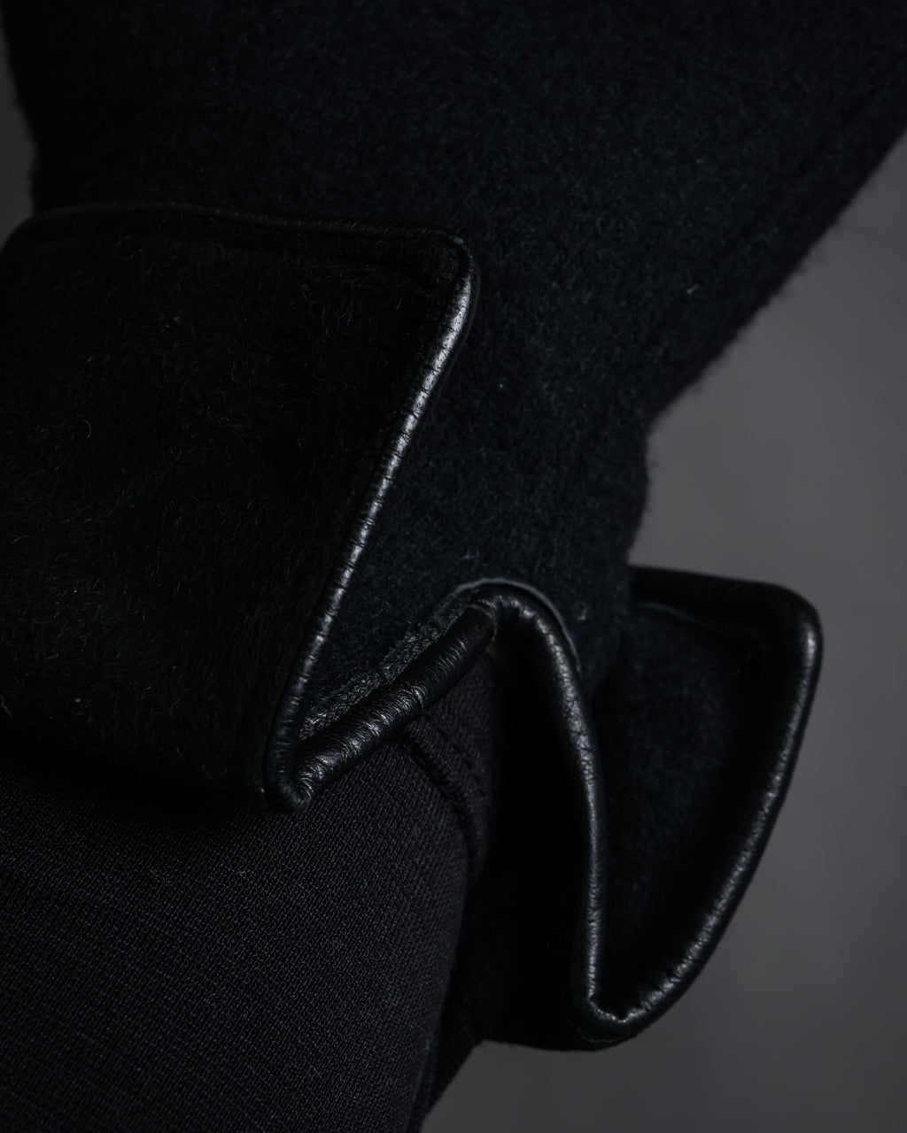 "Christian Dior" Wool and suede cuff gloves