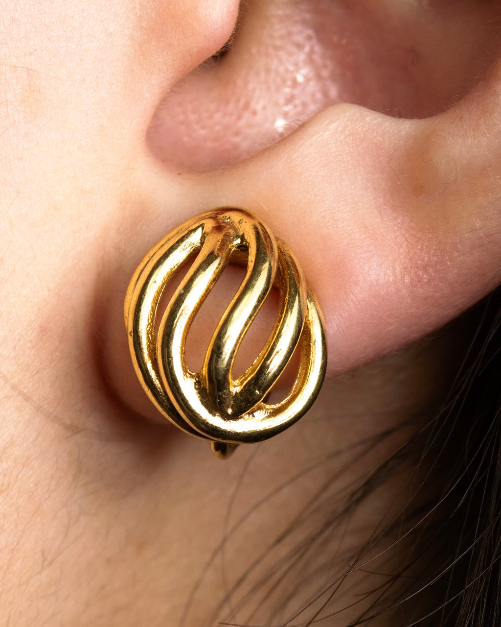 "Christian Dior" Twisted dome-shaped design earring