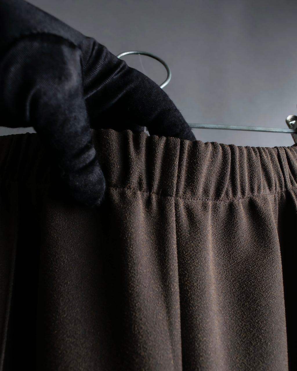 "SHIZUKA KOMURO" Dark brown color easy waist slacks