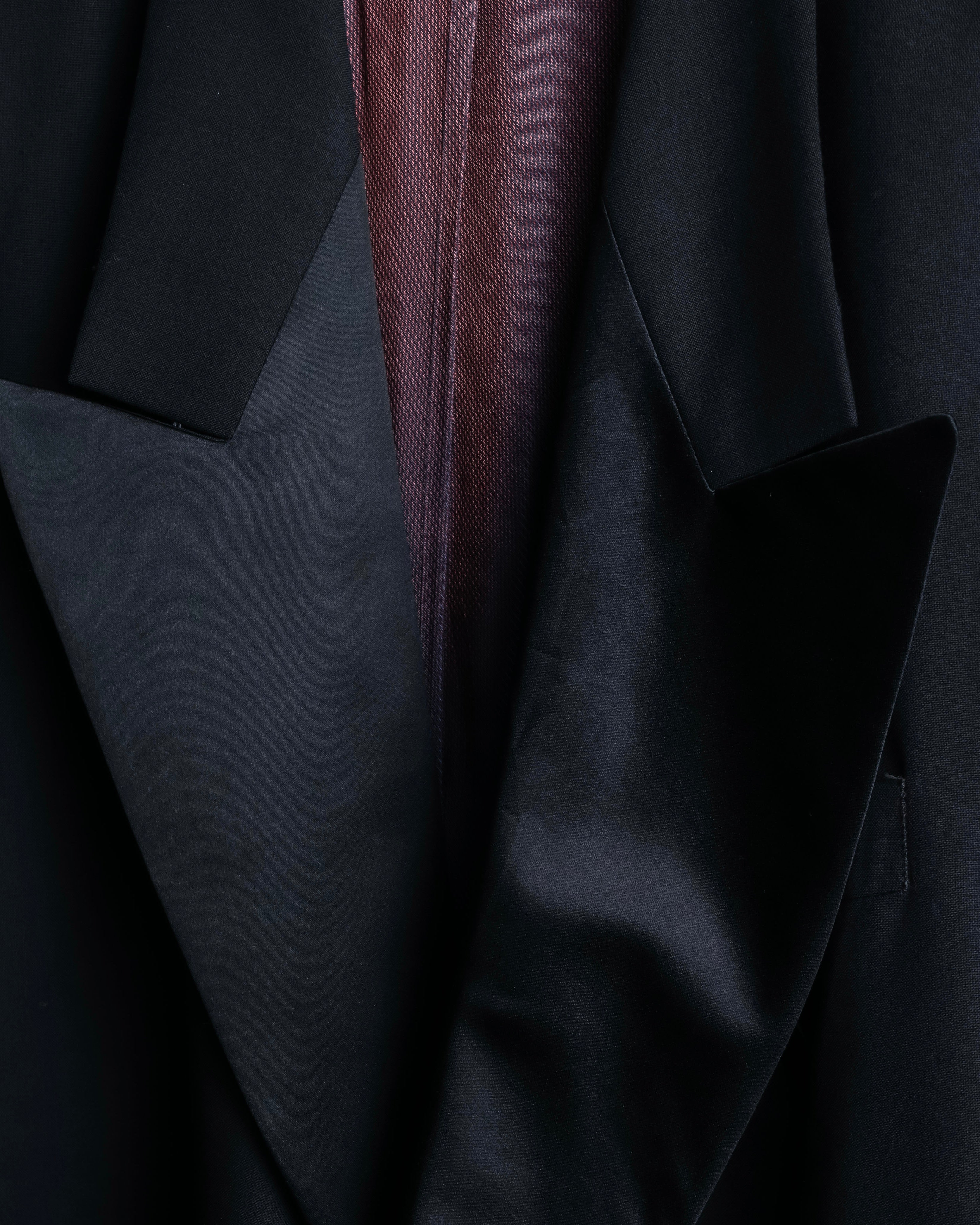 “INCOGUITO“ Shiny peak lapel double breasted tailored jacket