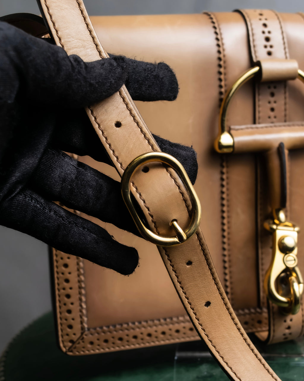 "GUCCI" Duilio brogue brown leather shoulder bag