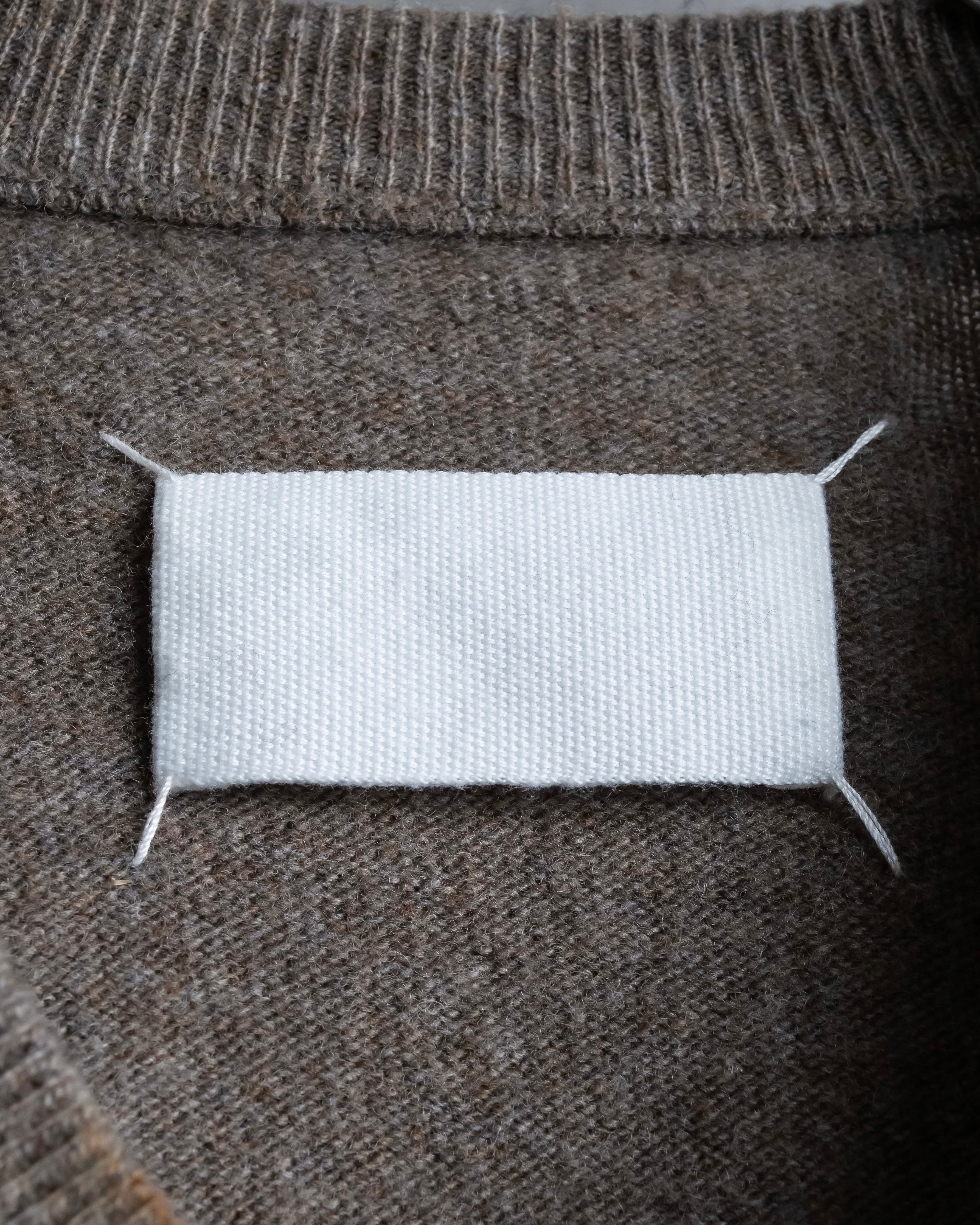 "MAISON MARGIELA 2005's AW " Twisted detail V-neck knit