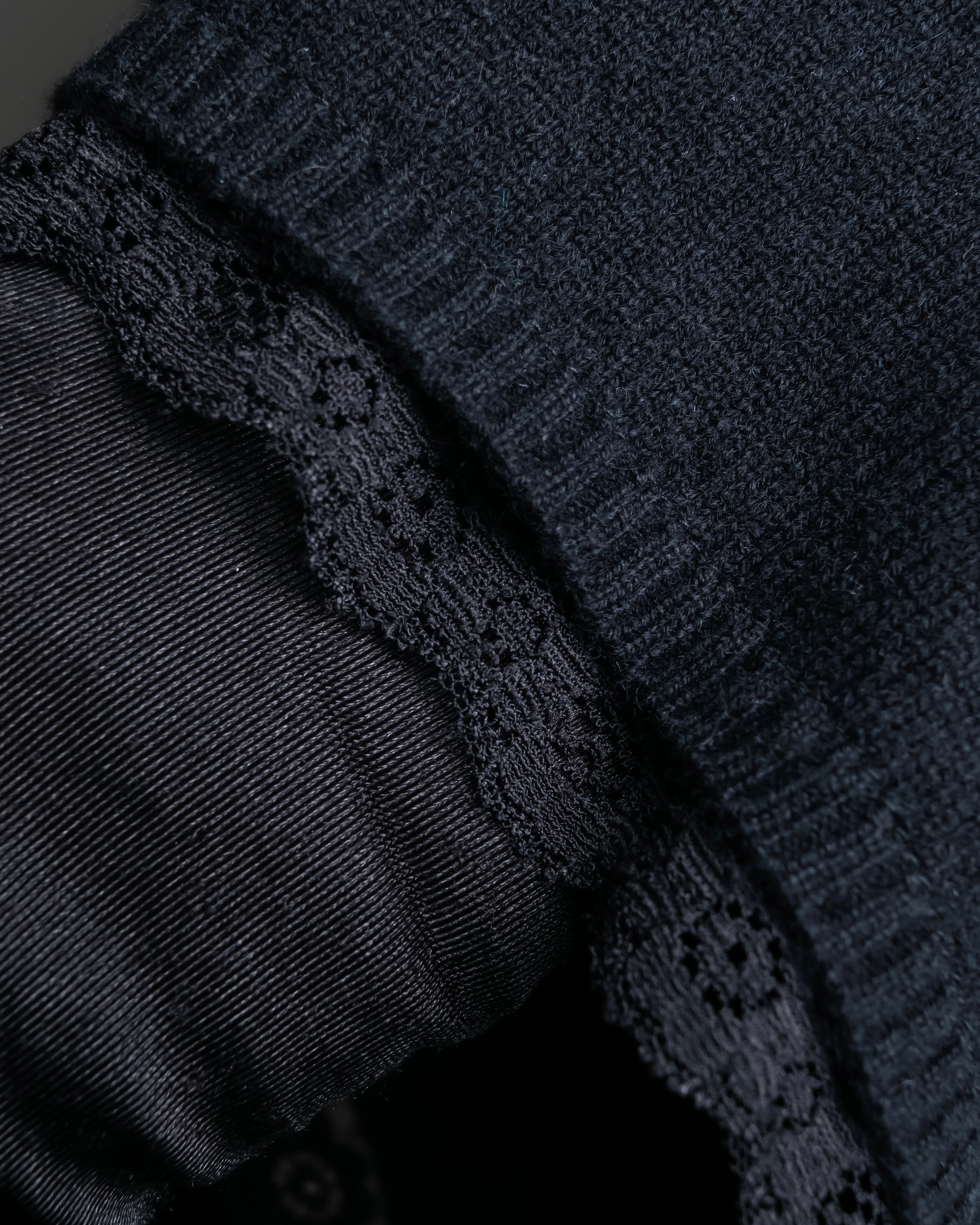 "DOLCE & GABBANA" Lace layered design V-neck knit